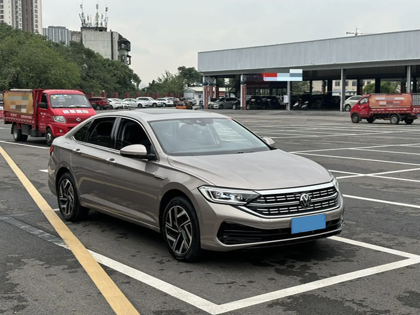 2023 VOLKSWAGEN SAGITAR thumbnail 3