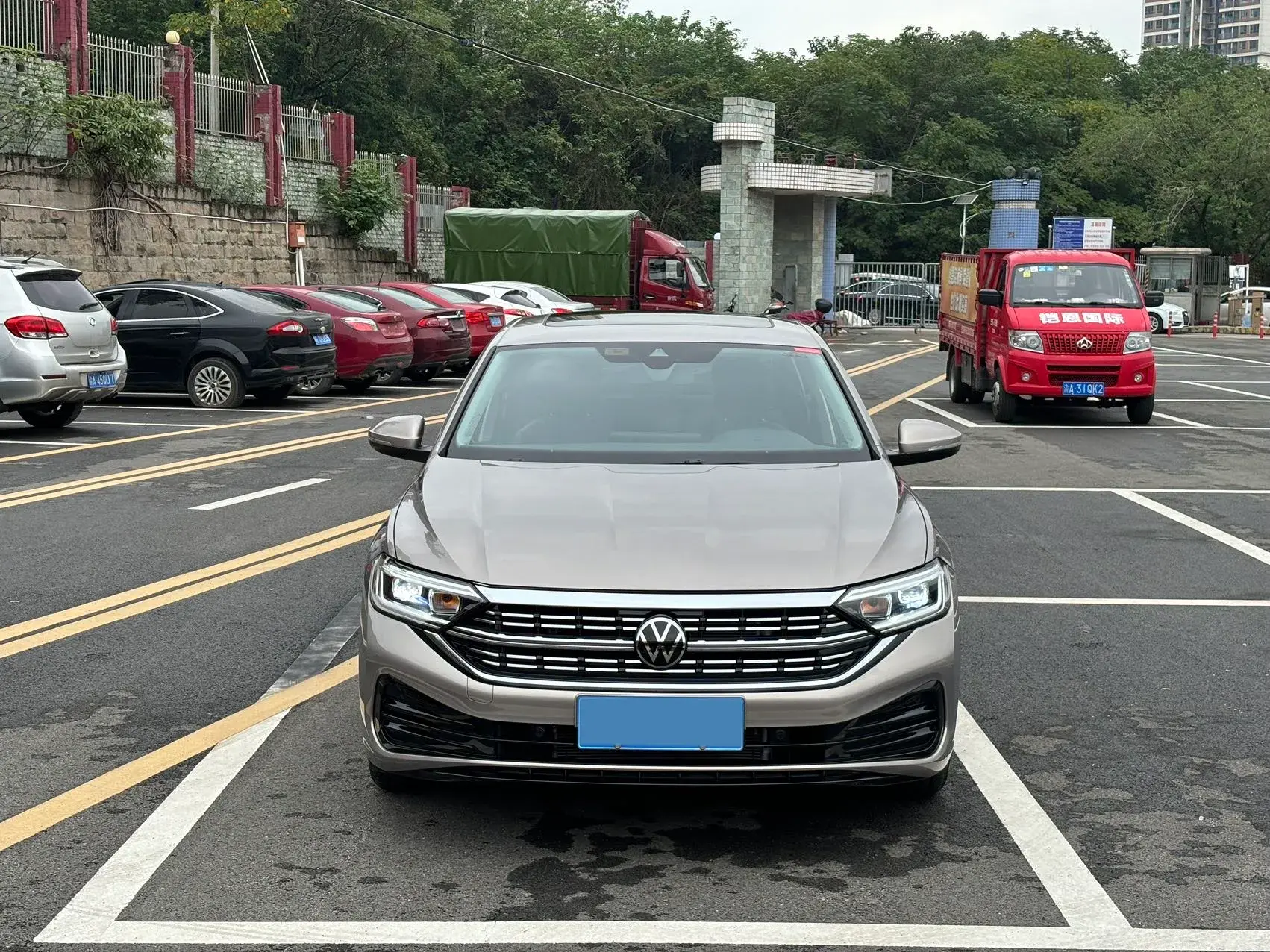 2023 VOLKSWAGEN SAGITAR thumbnail 2