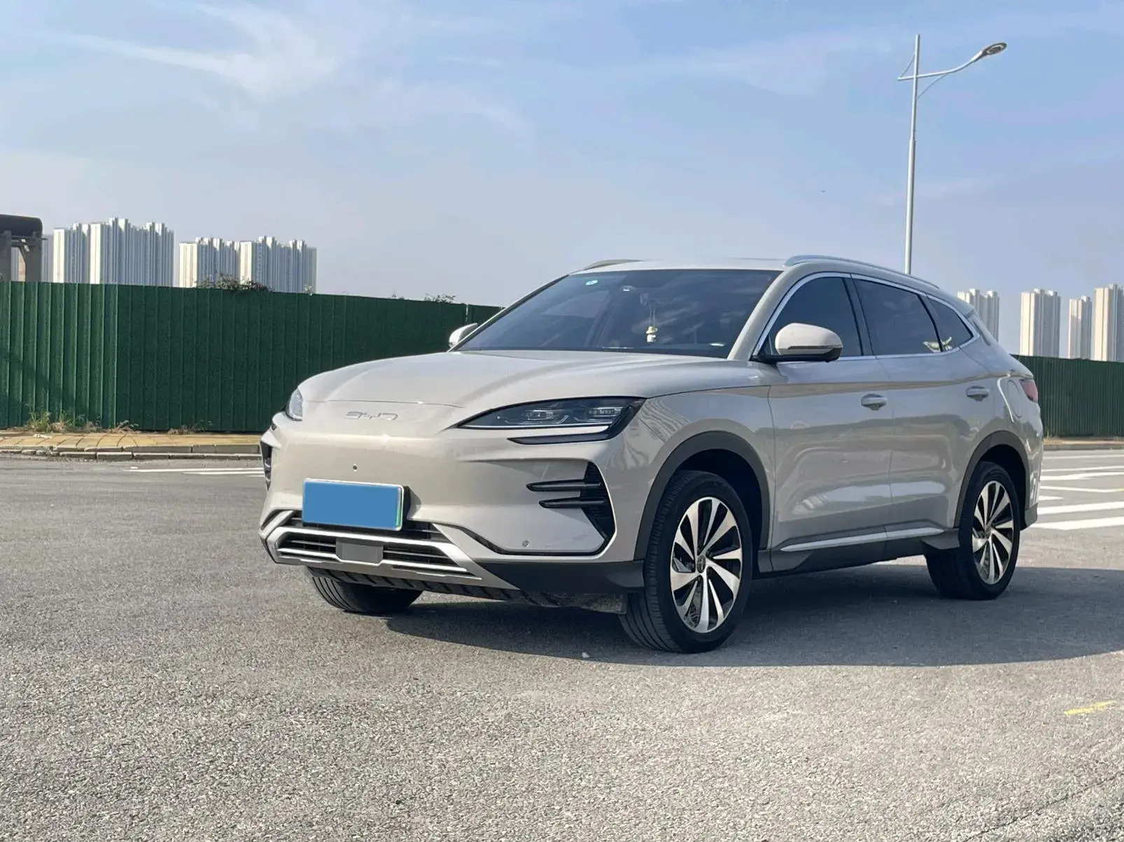2023 BYD SONG view 1