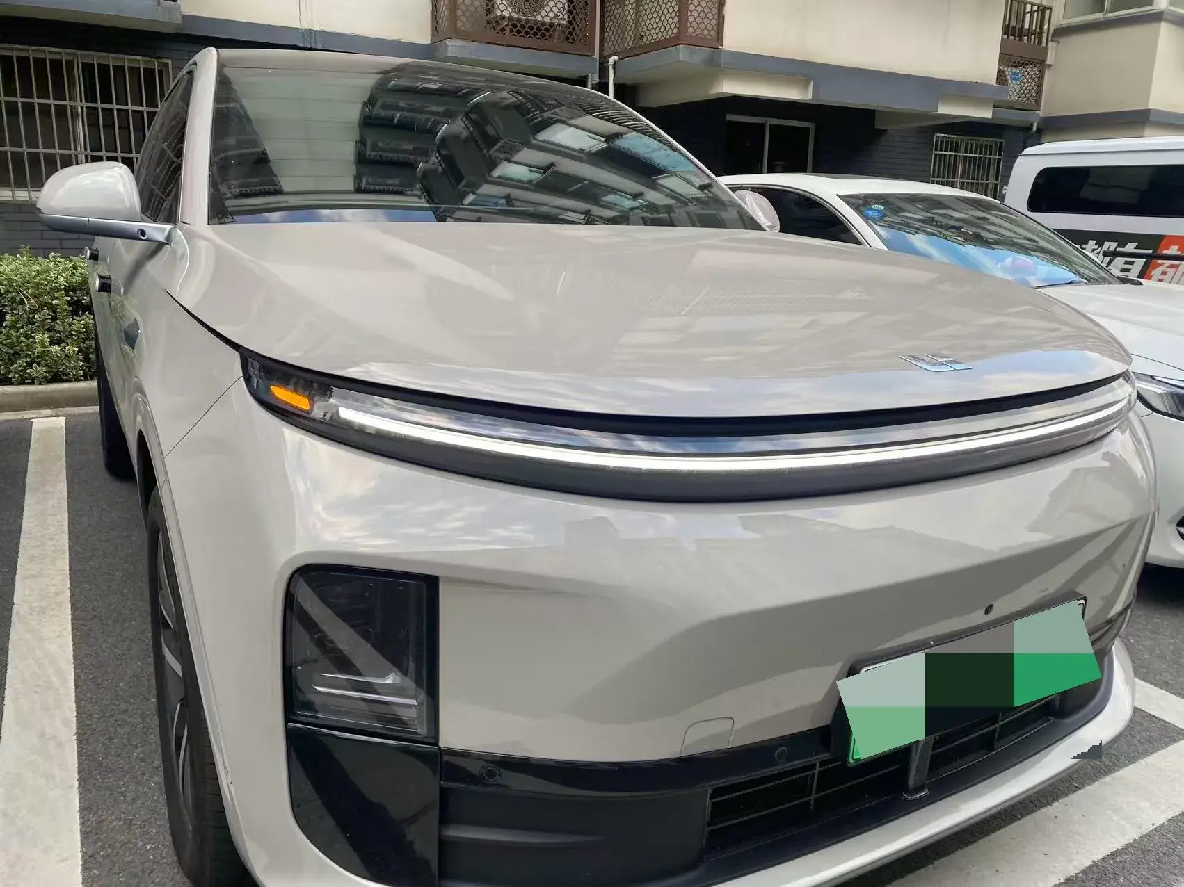 2024 LI L6 thumbnail 2