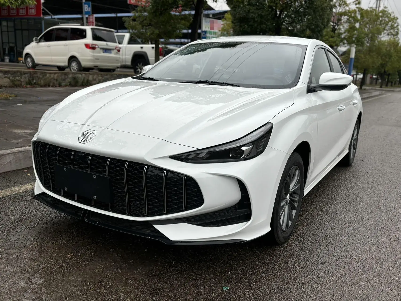 2025 MG 5 view 1
