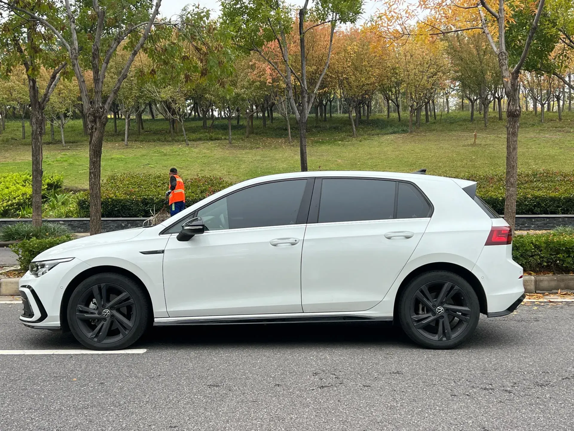 2021 VOLKSWAGEN GOLF thumbnail 4