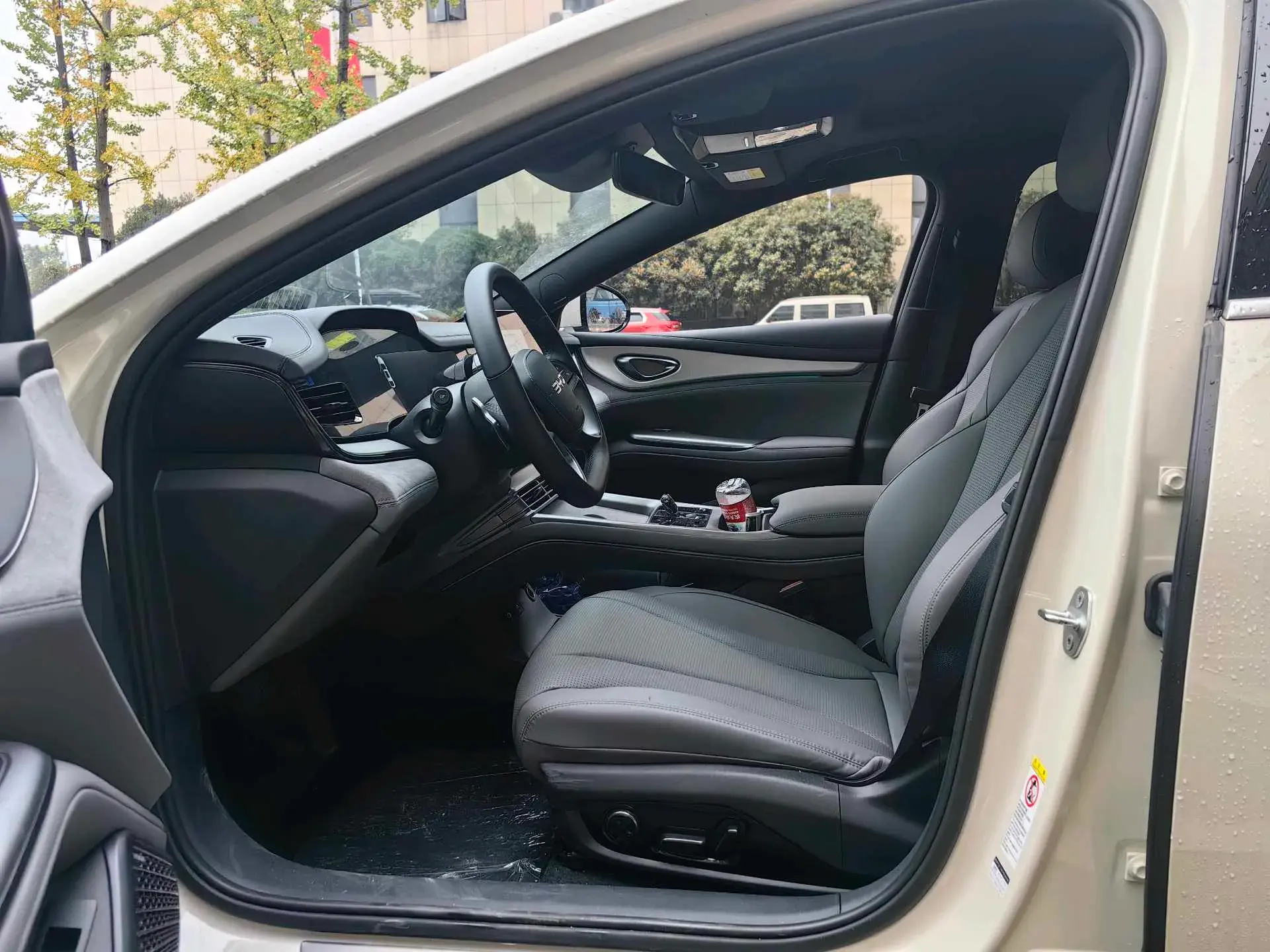 2025 BYD SEAL05 thumbnail 4