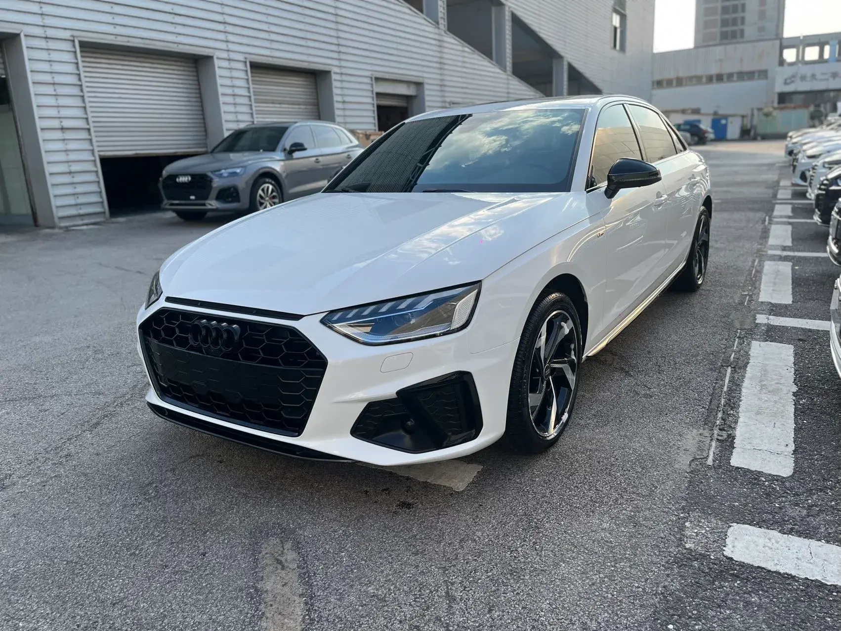 2023 AUDI A4L view 1