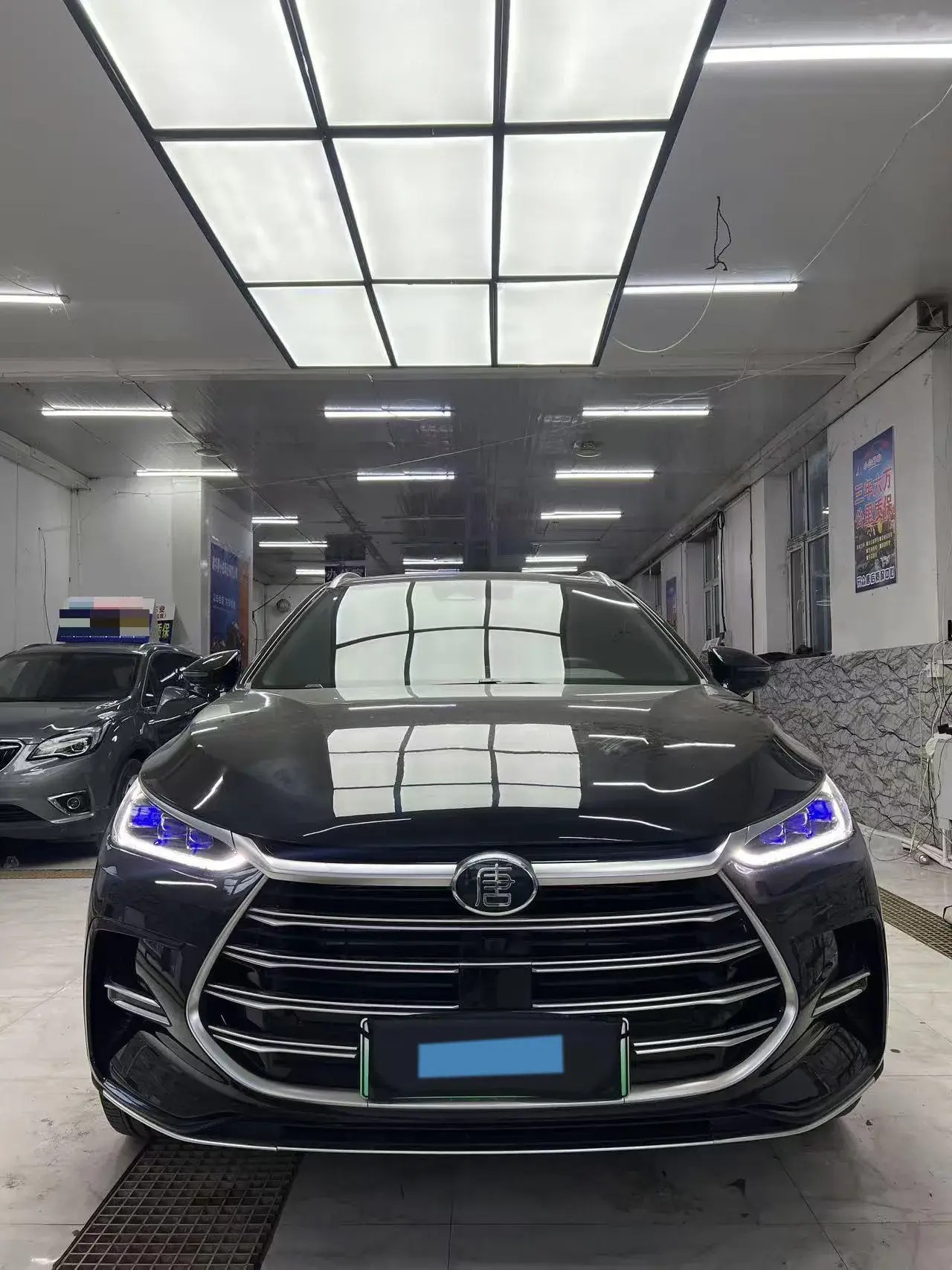 2023 BYD TANG thumbnail 3