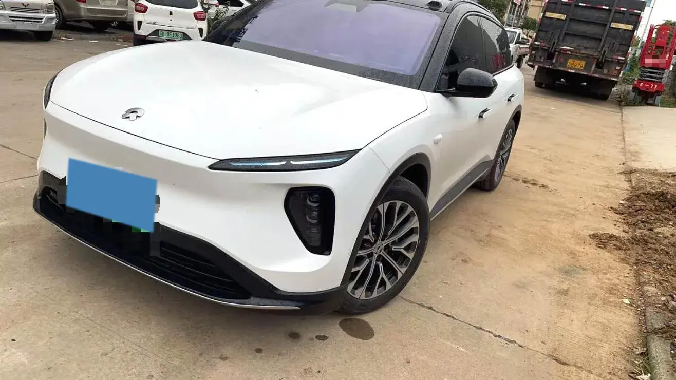 2024 NIO ES6 view 1