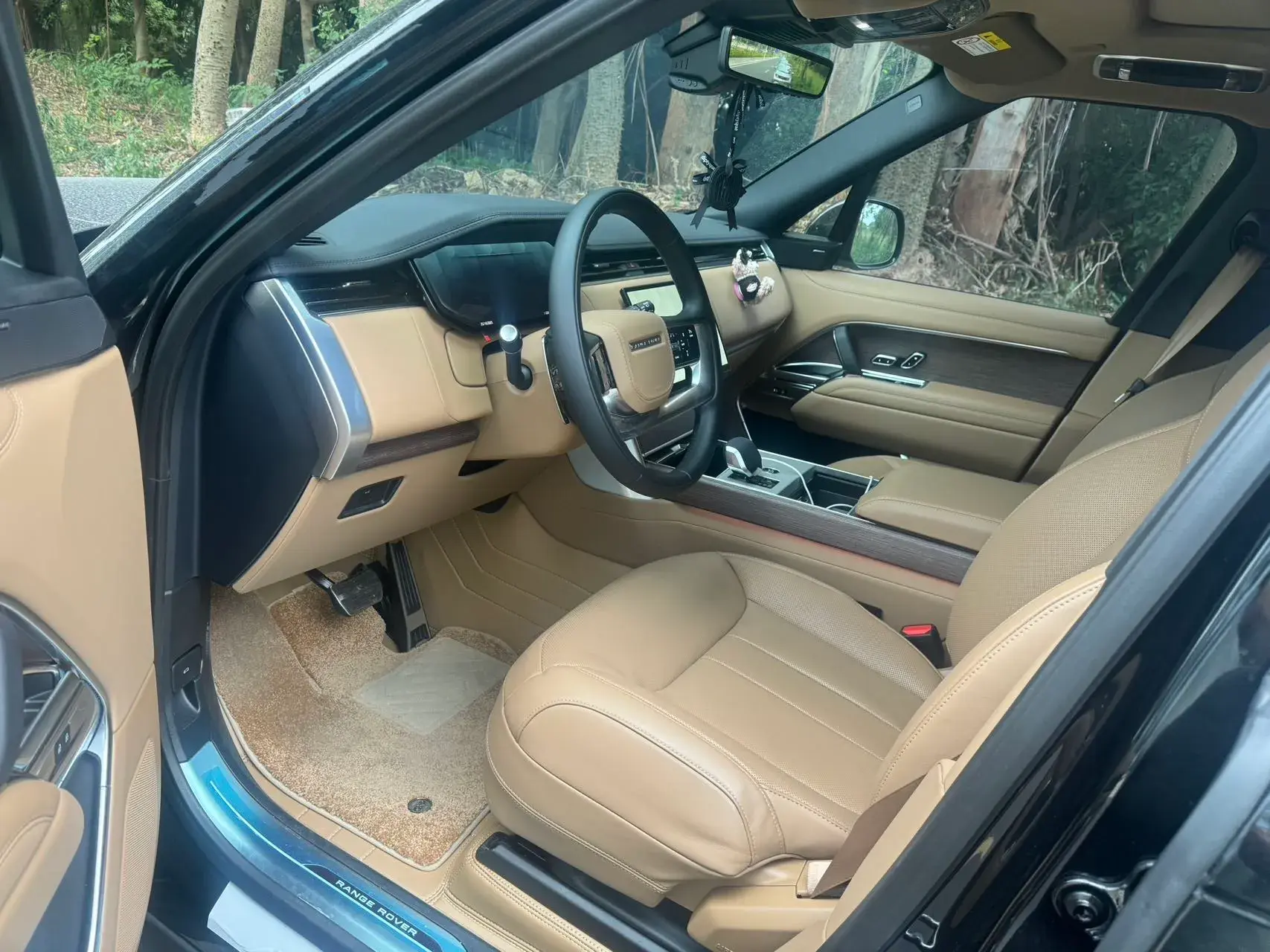 2025 LAND ROVER thumbnail 3