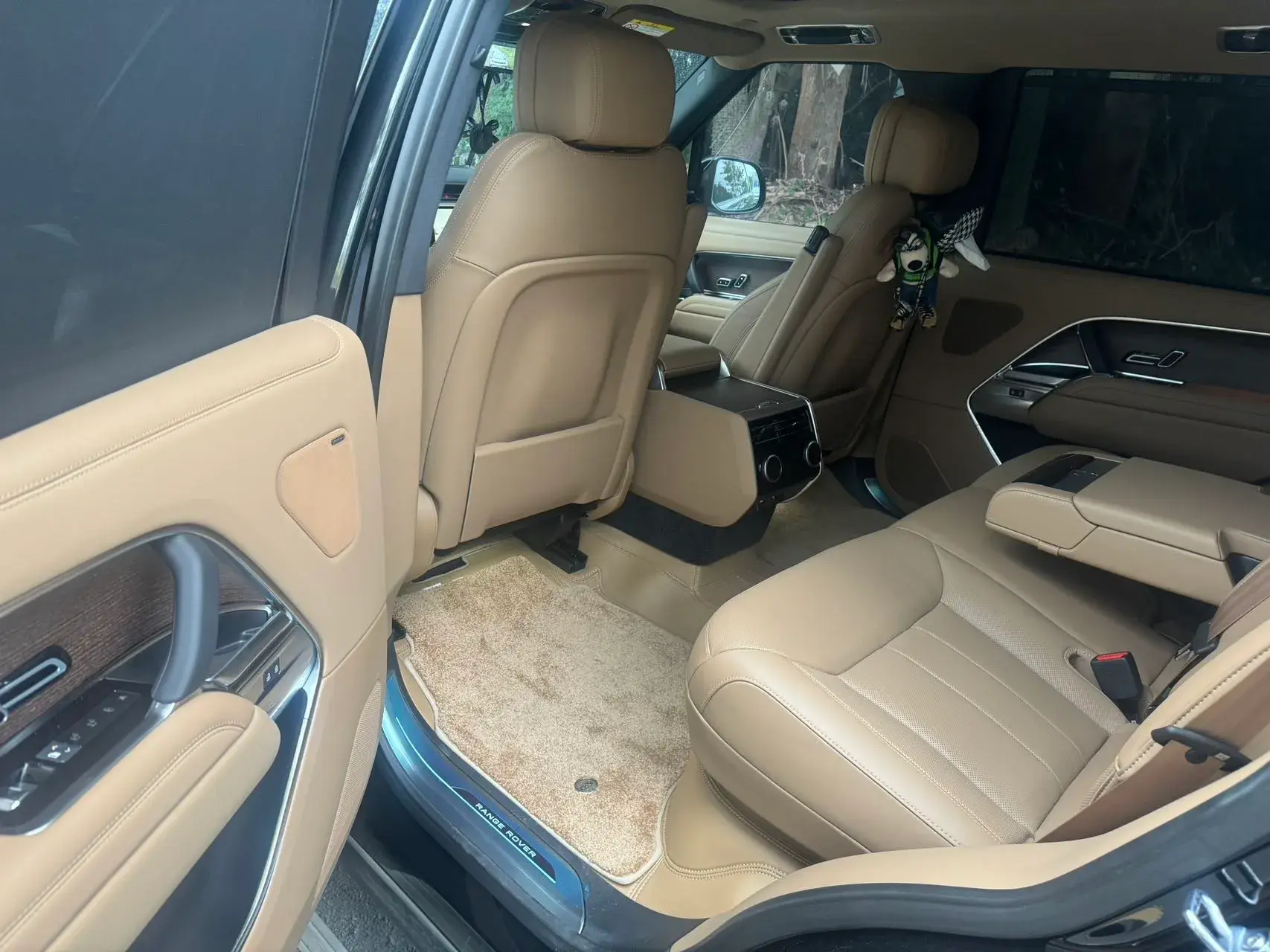 2025 LAND ROVER thumbnail 4