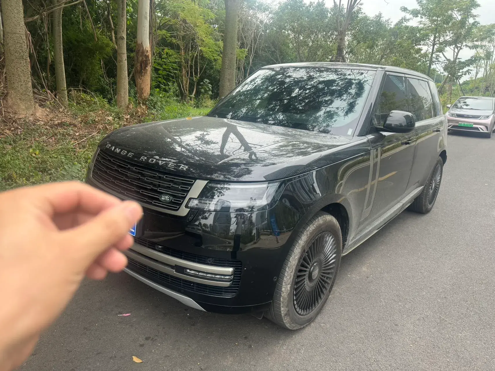 2025 LAND ROVER view 1