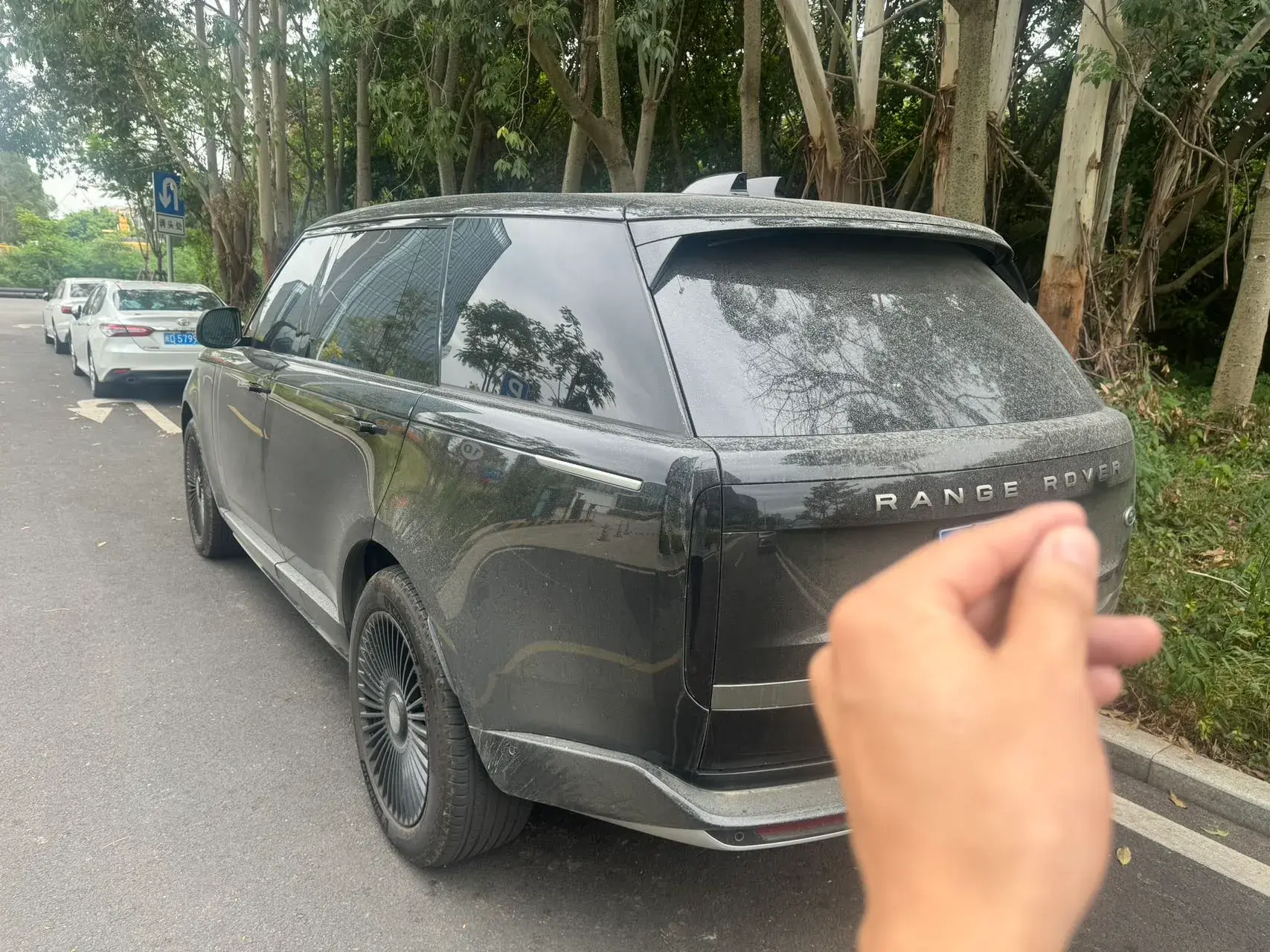 2025 LAND ROVER thumbnail 2