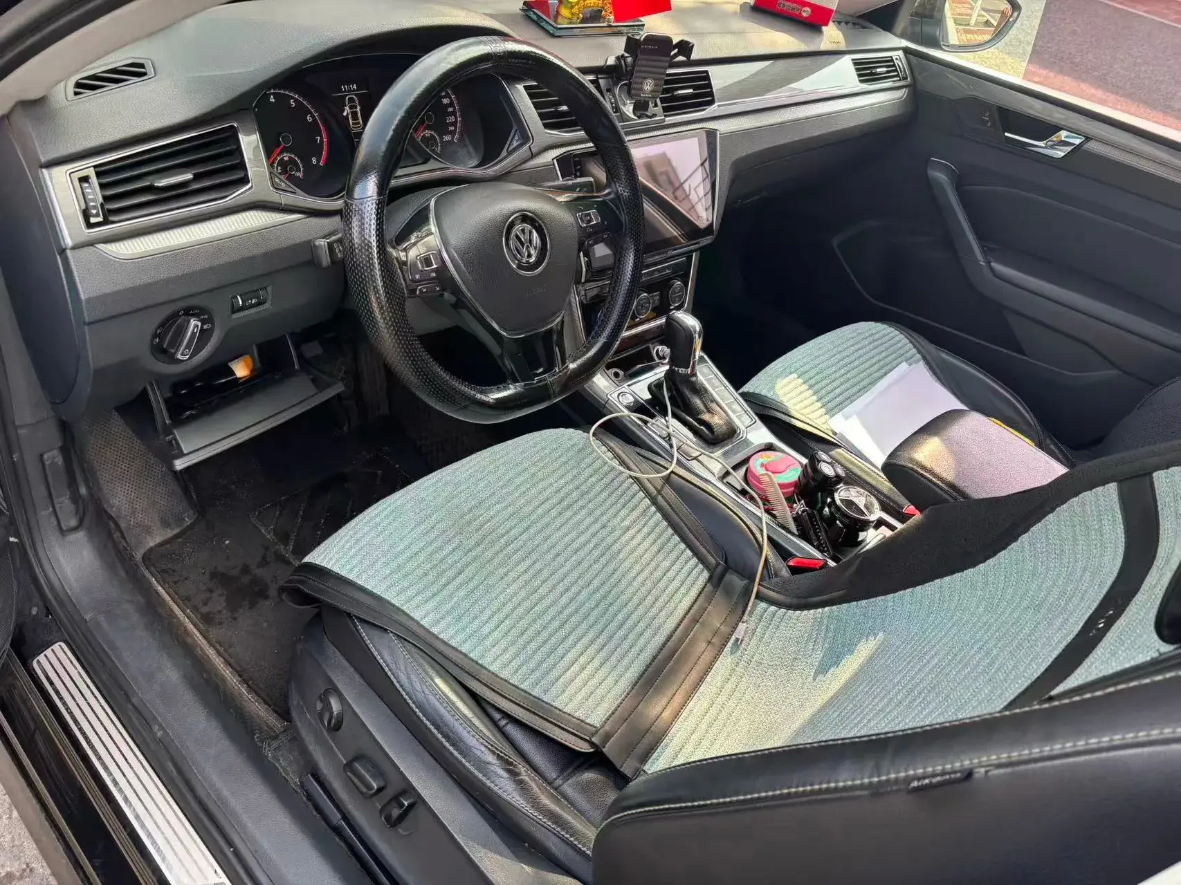 2017 VOLKSWAGEN PASSAT thumbnail 3