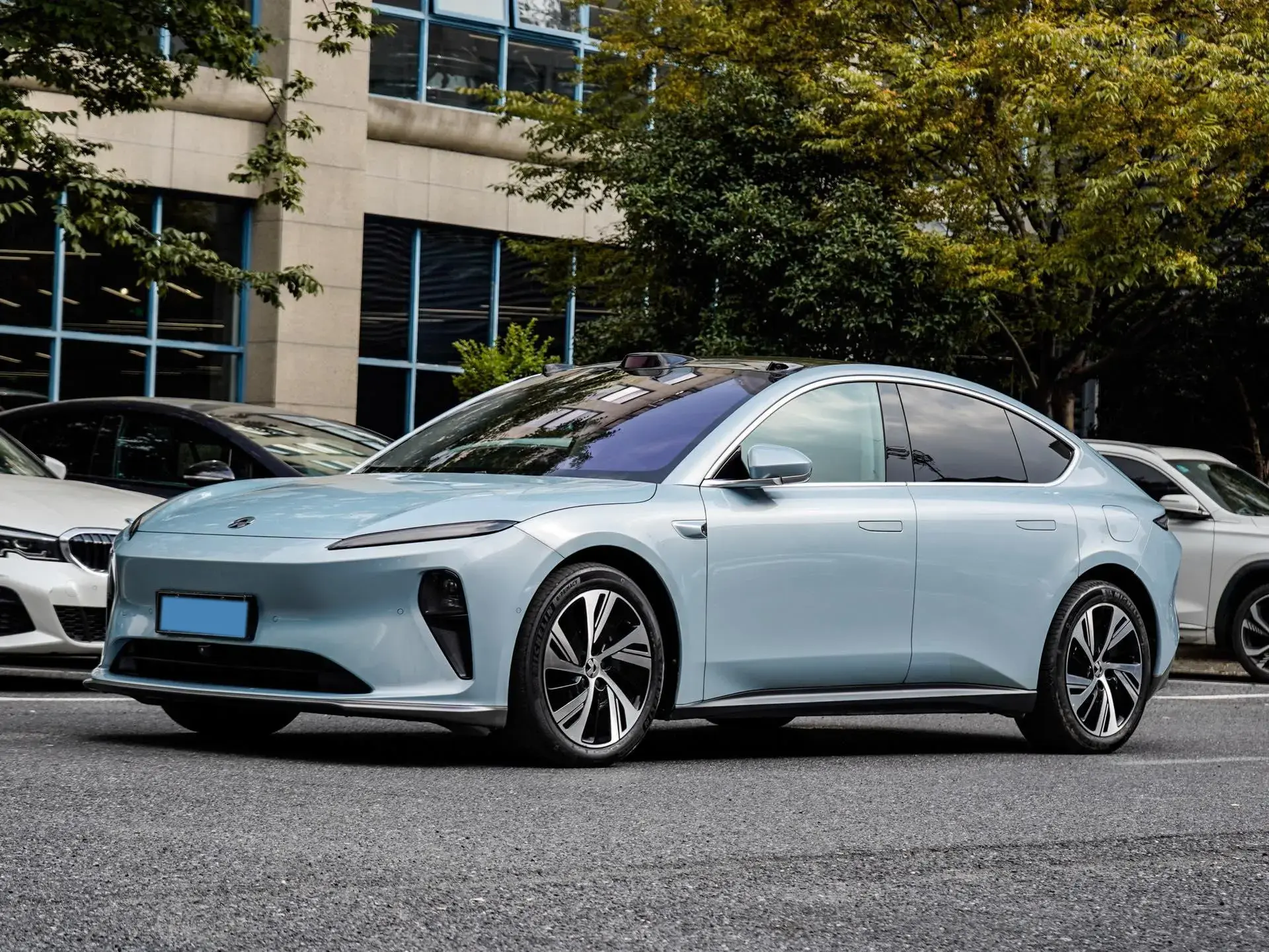 2022 NIO ET5 view 1