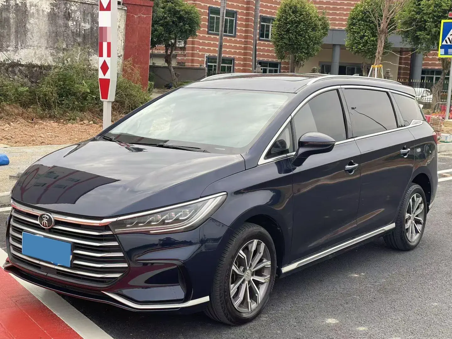 2021 BYD SONG view 1