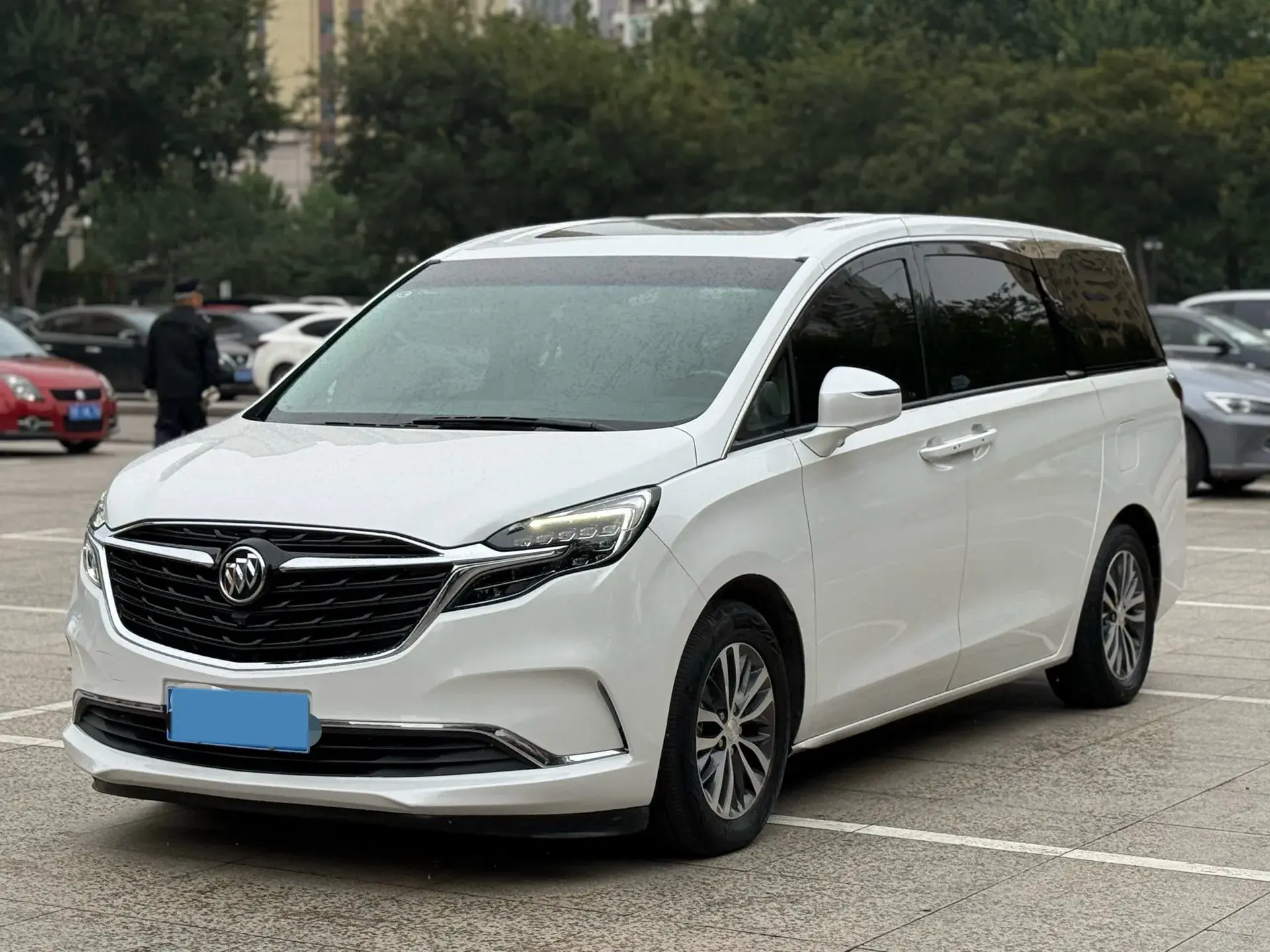 2022 BUICK GL8 view 1