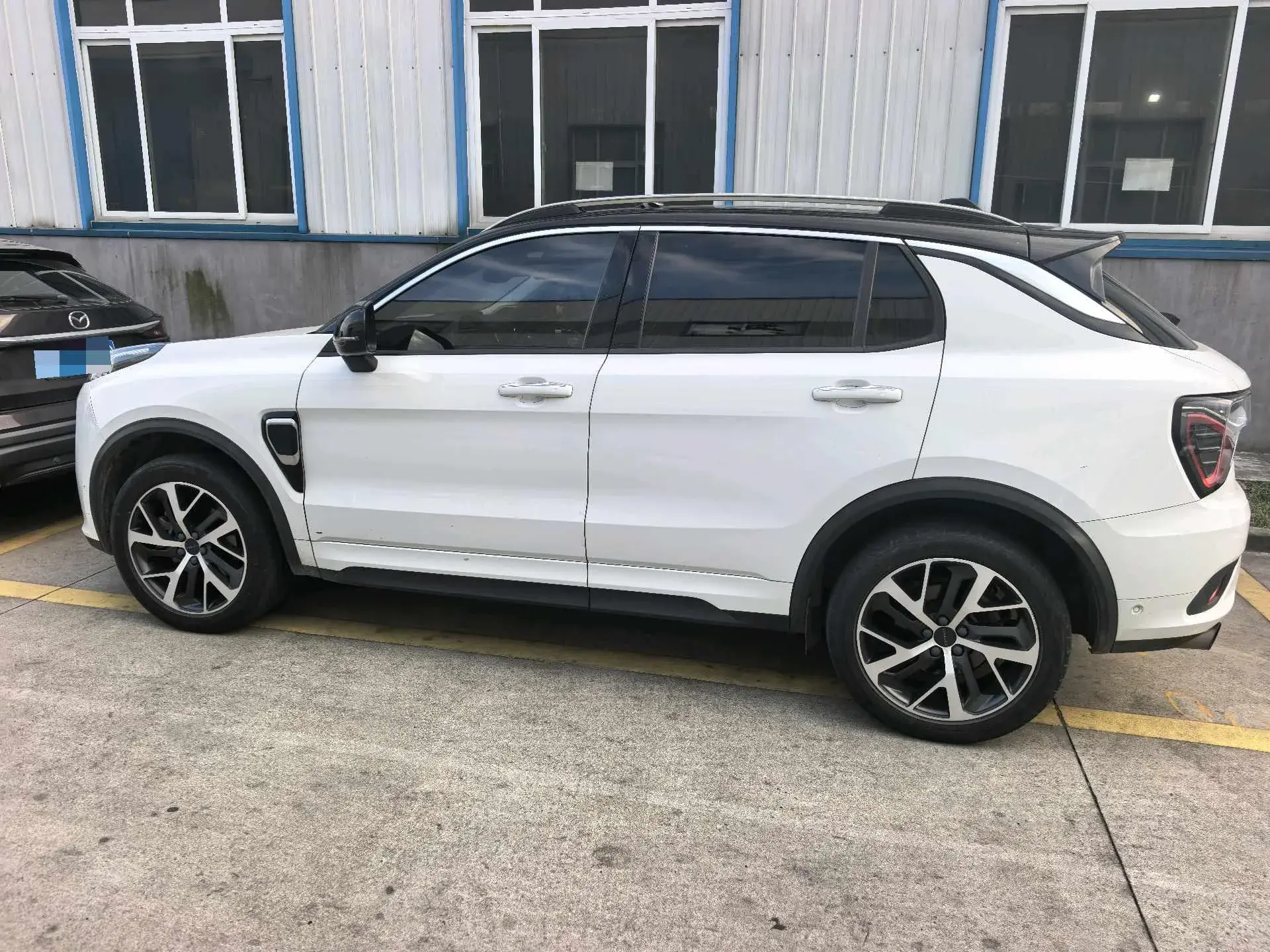 2018 LYNK&CO 01 thumbnail 2