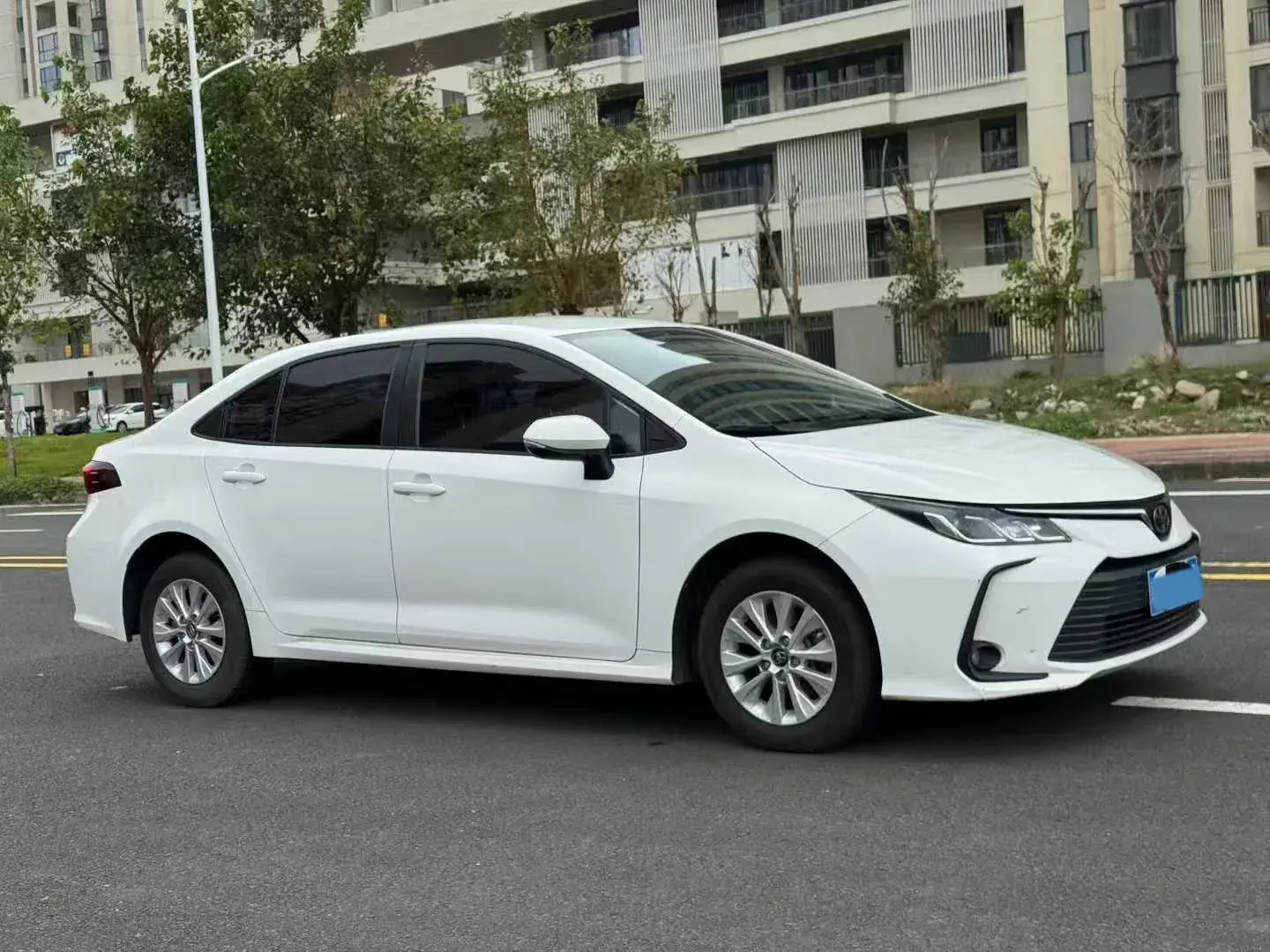 2021 TOYOTA COROLLA thumbnail 3