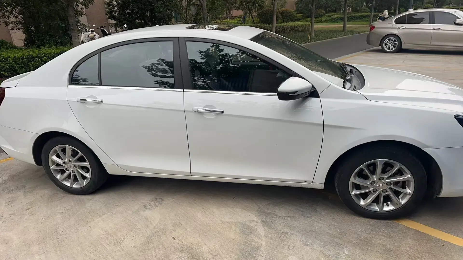 2021 GEELY EMGRAND thumbnail 4