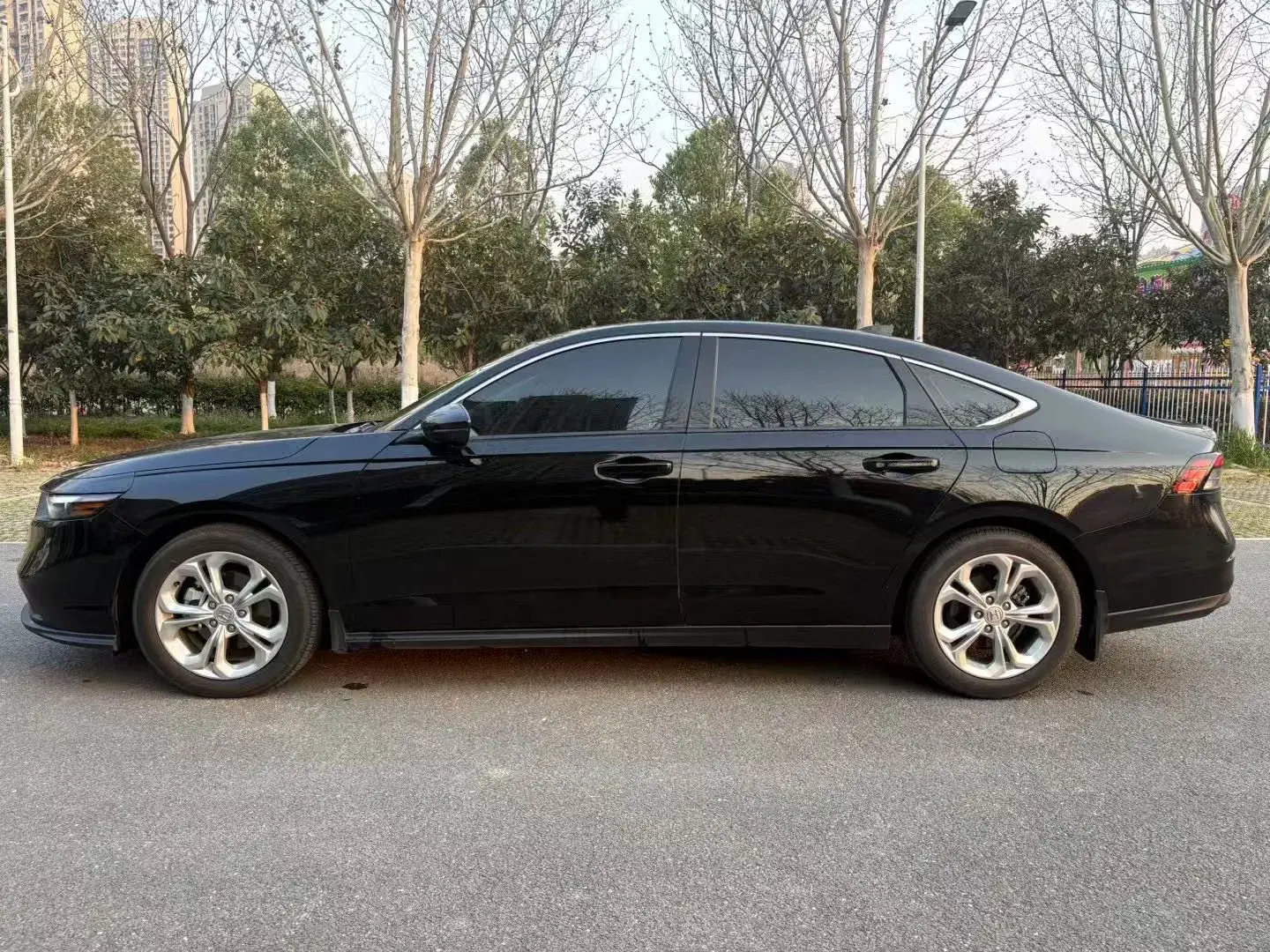 2023 HONDA ACCORD thumbnail 2