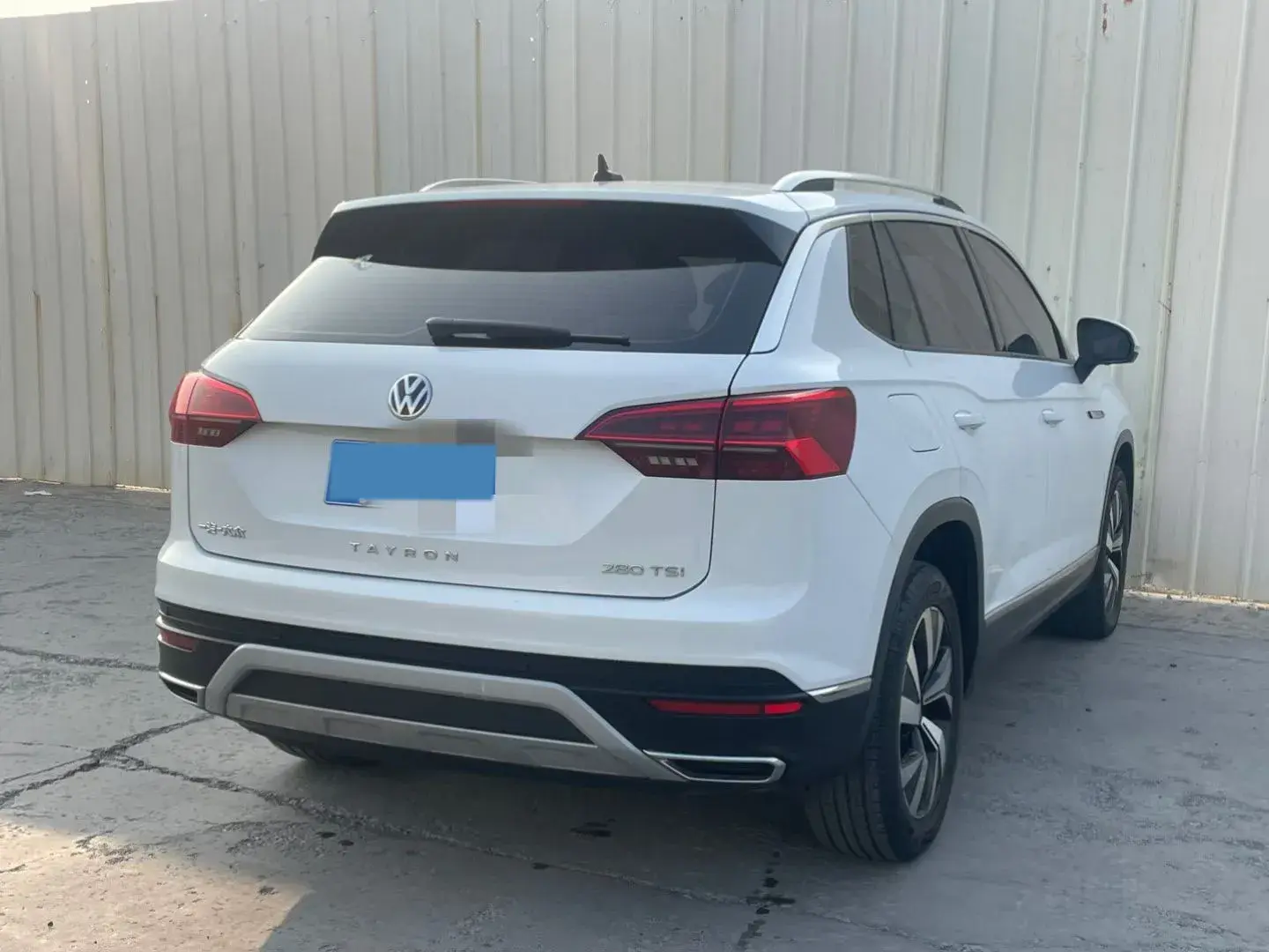 2021 VOLKSWAGEN TAYRON thumbnail 4