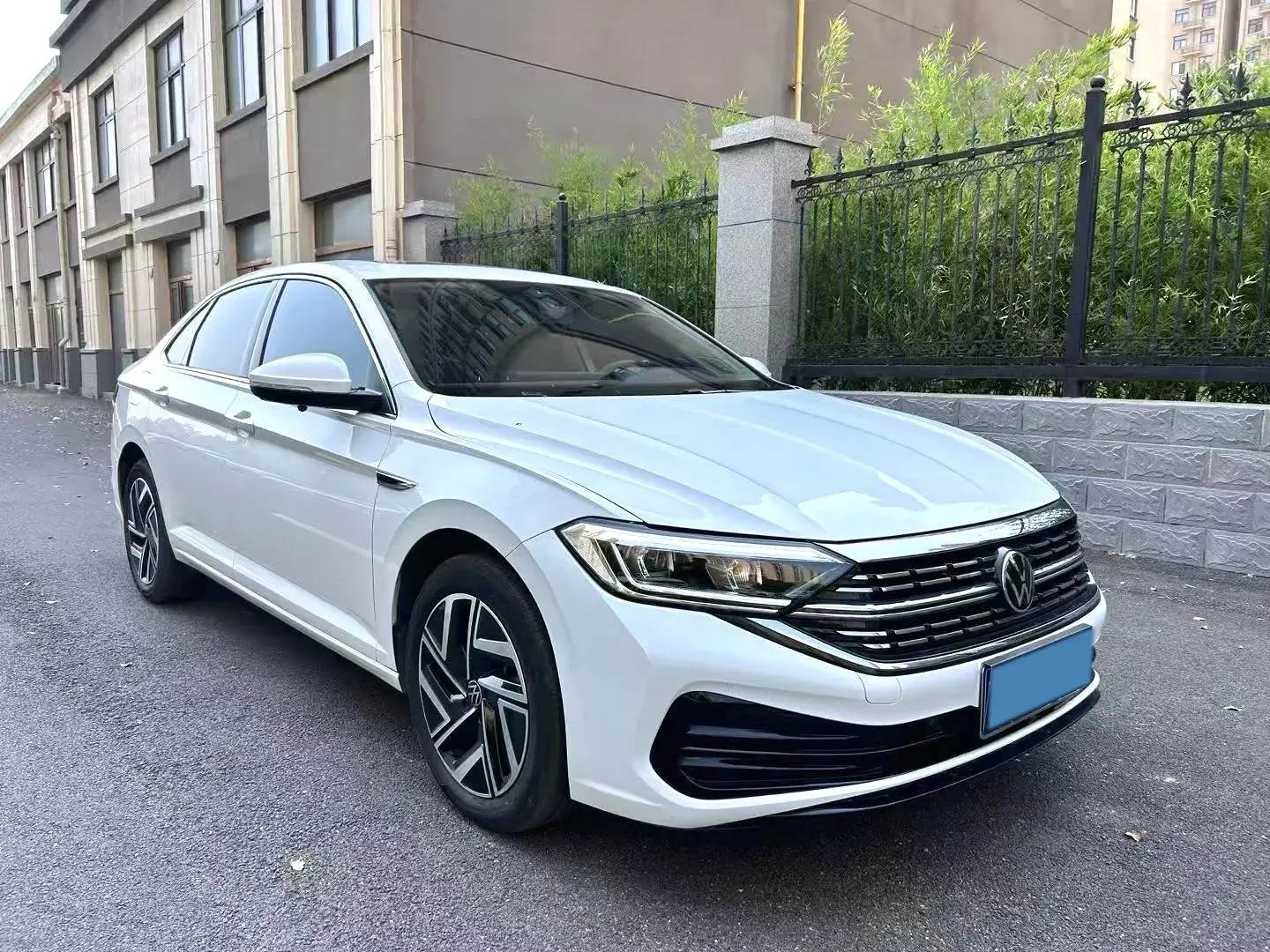 2023 VOLKSWAGEN SAGITAR thumbnail 2