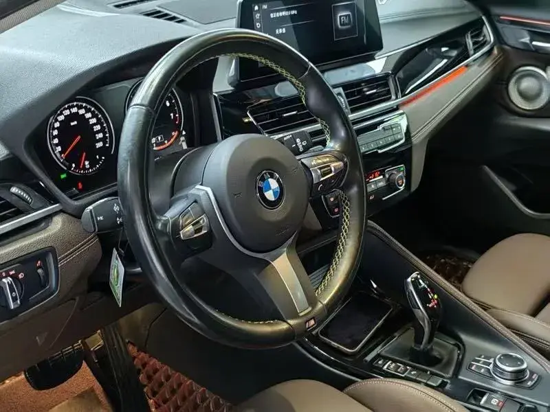 2023 BMW X2 thumbnail 4