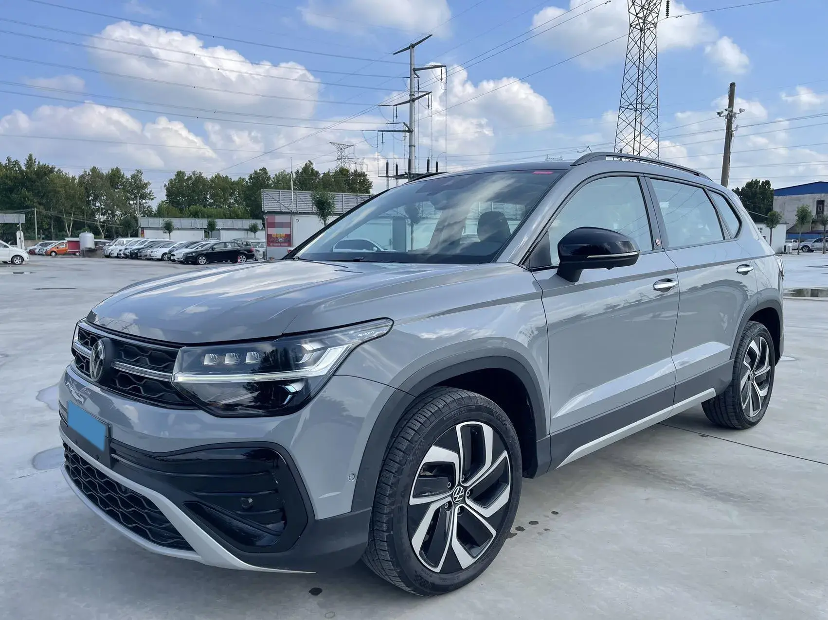 2023 VOLKSWAGEN THARU view 1