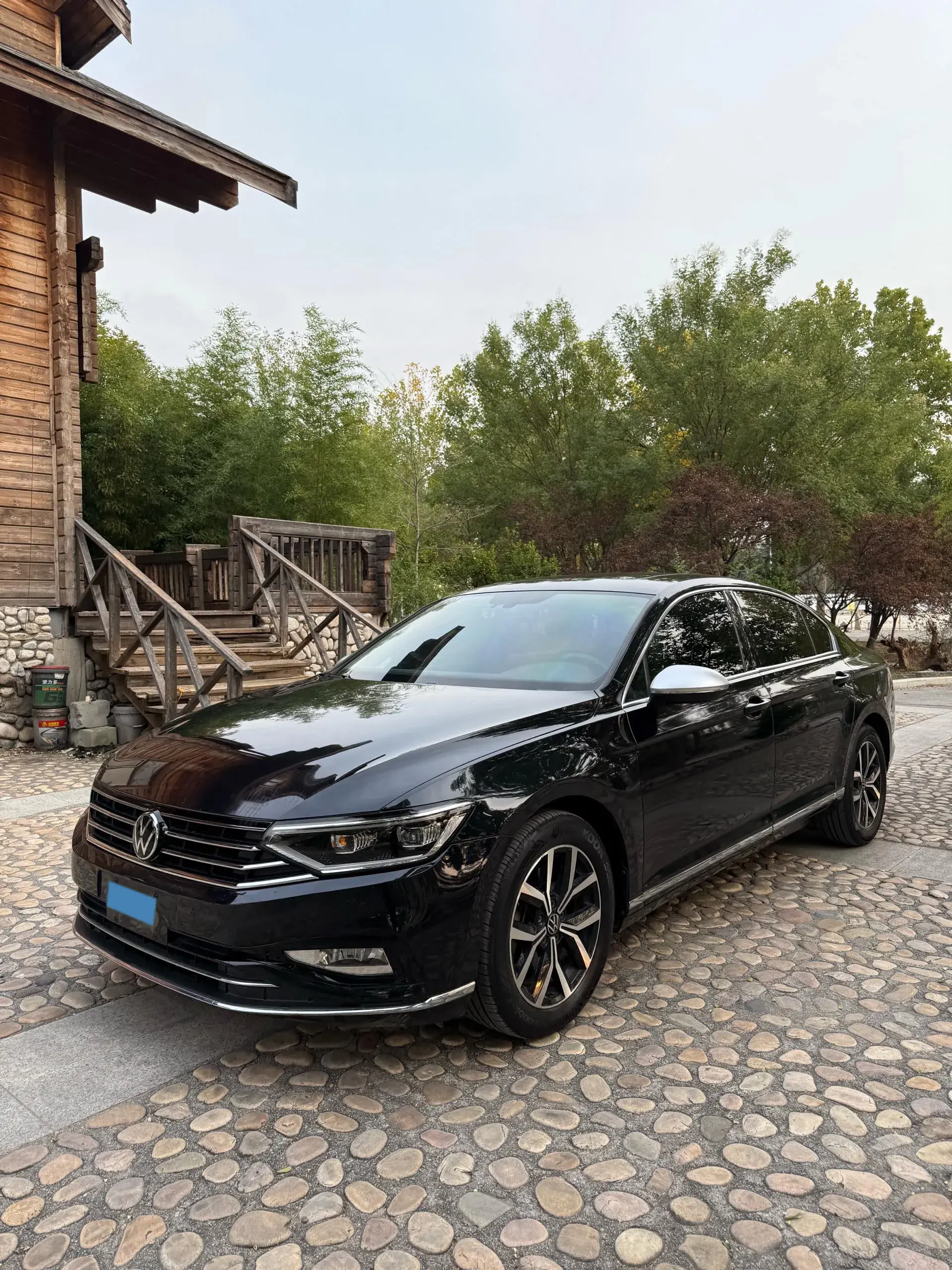 2021 VOLKSWAGEN MAGOTAN view 1