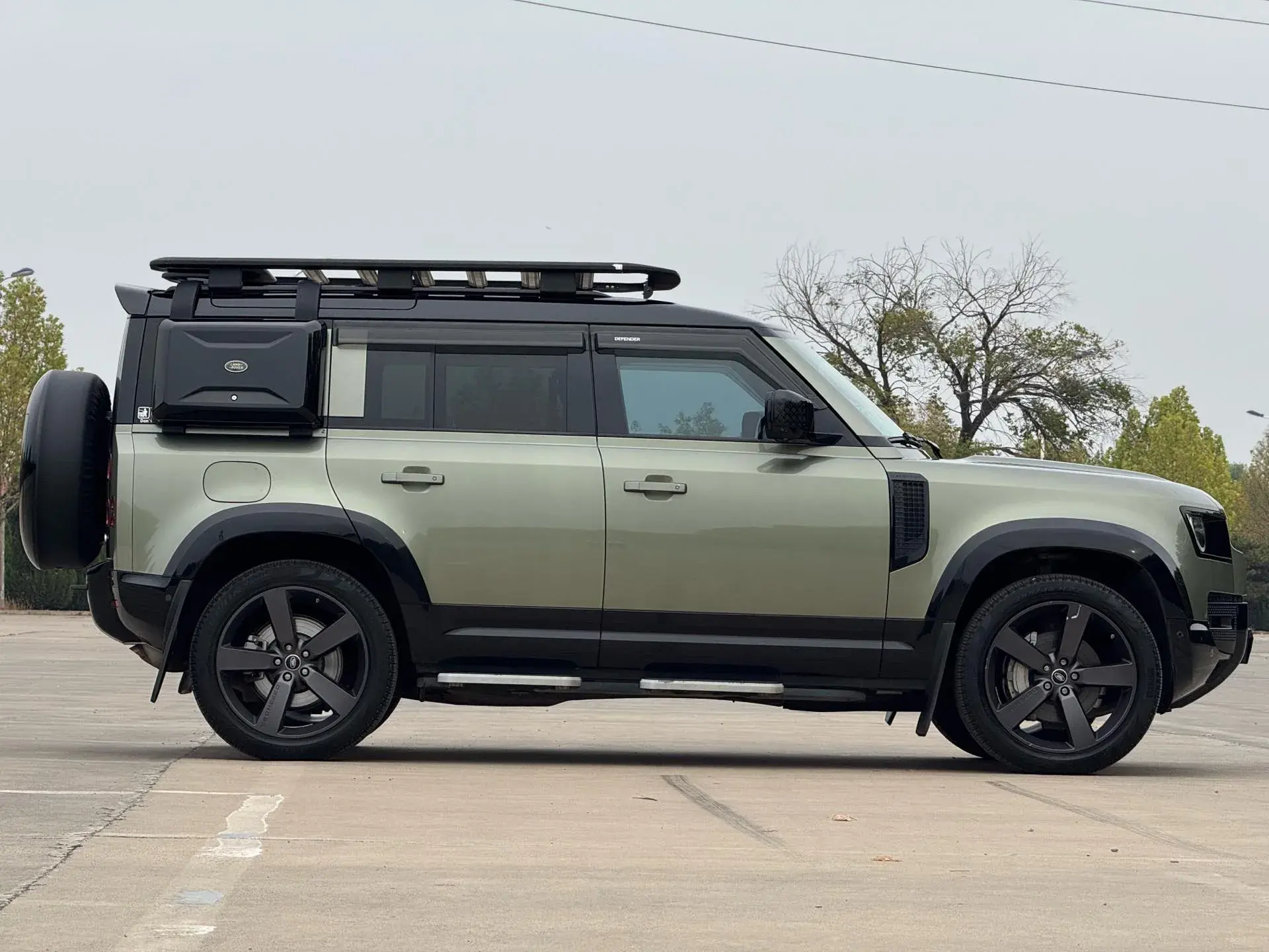 2023 LAND ROVER thumbnail 4