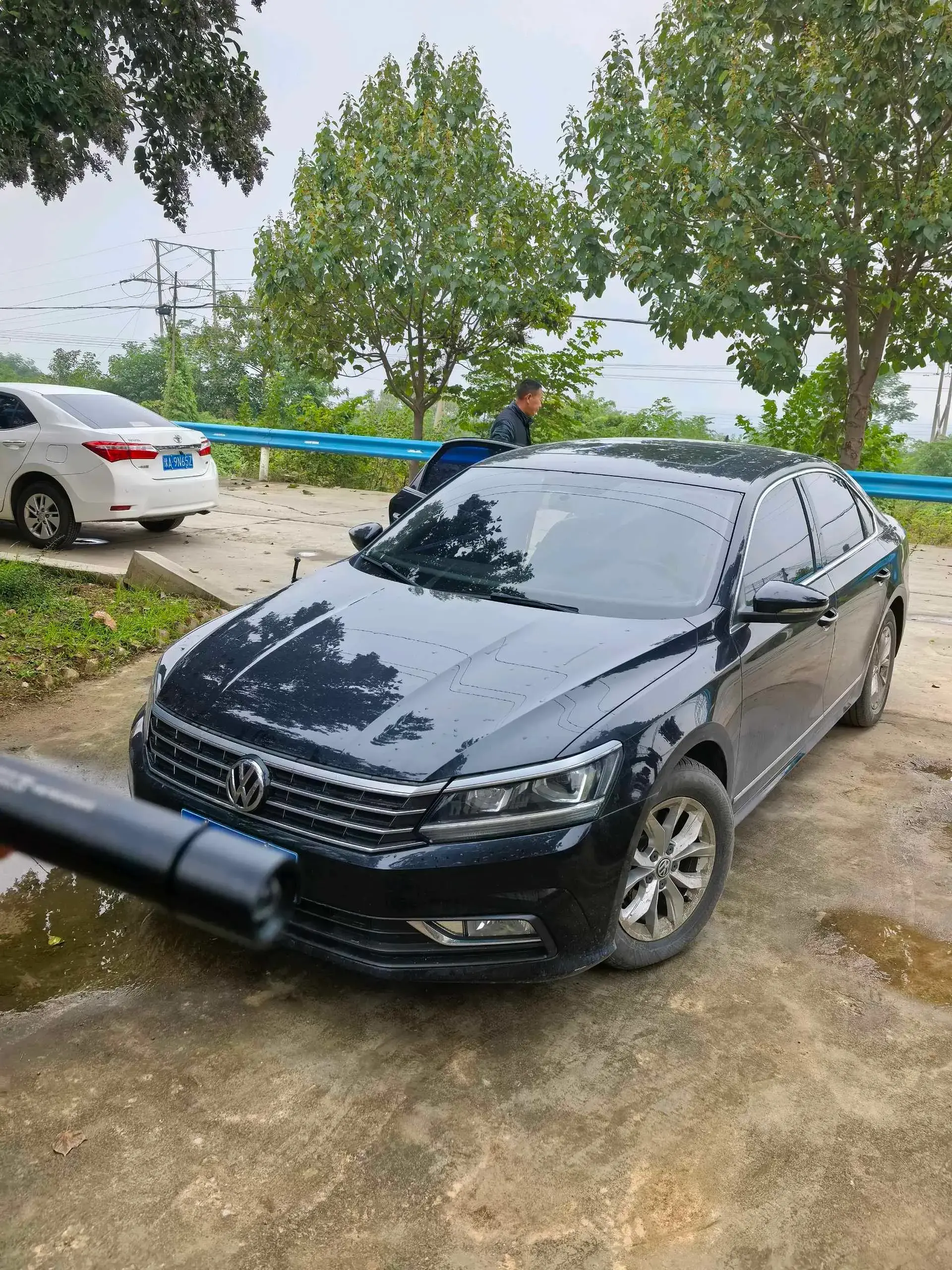 2017 VOLKSWAGEN PASSAT view 1