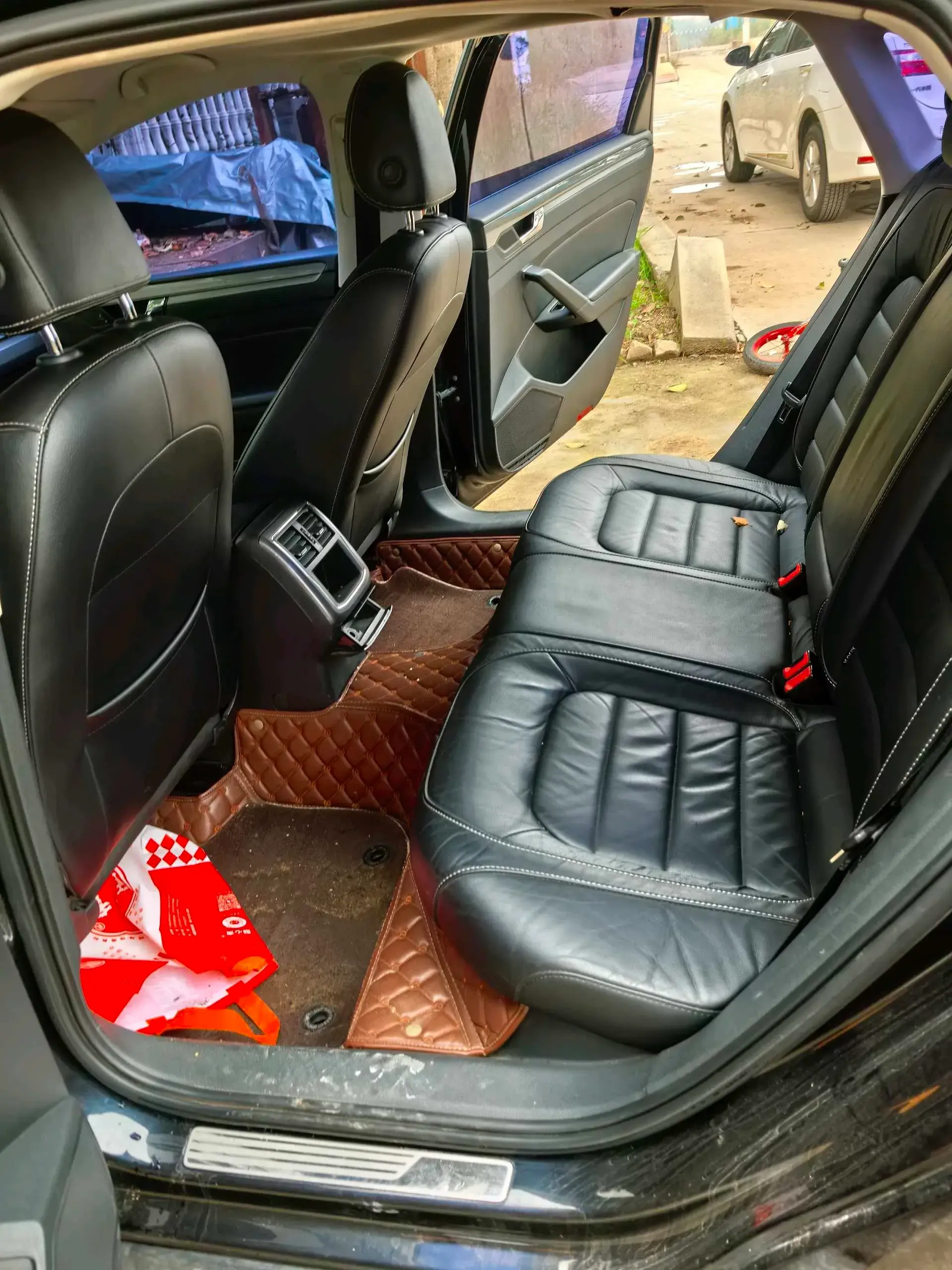 2017 VOLKSWAGEN PASSAT thumbnail 3