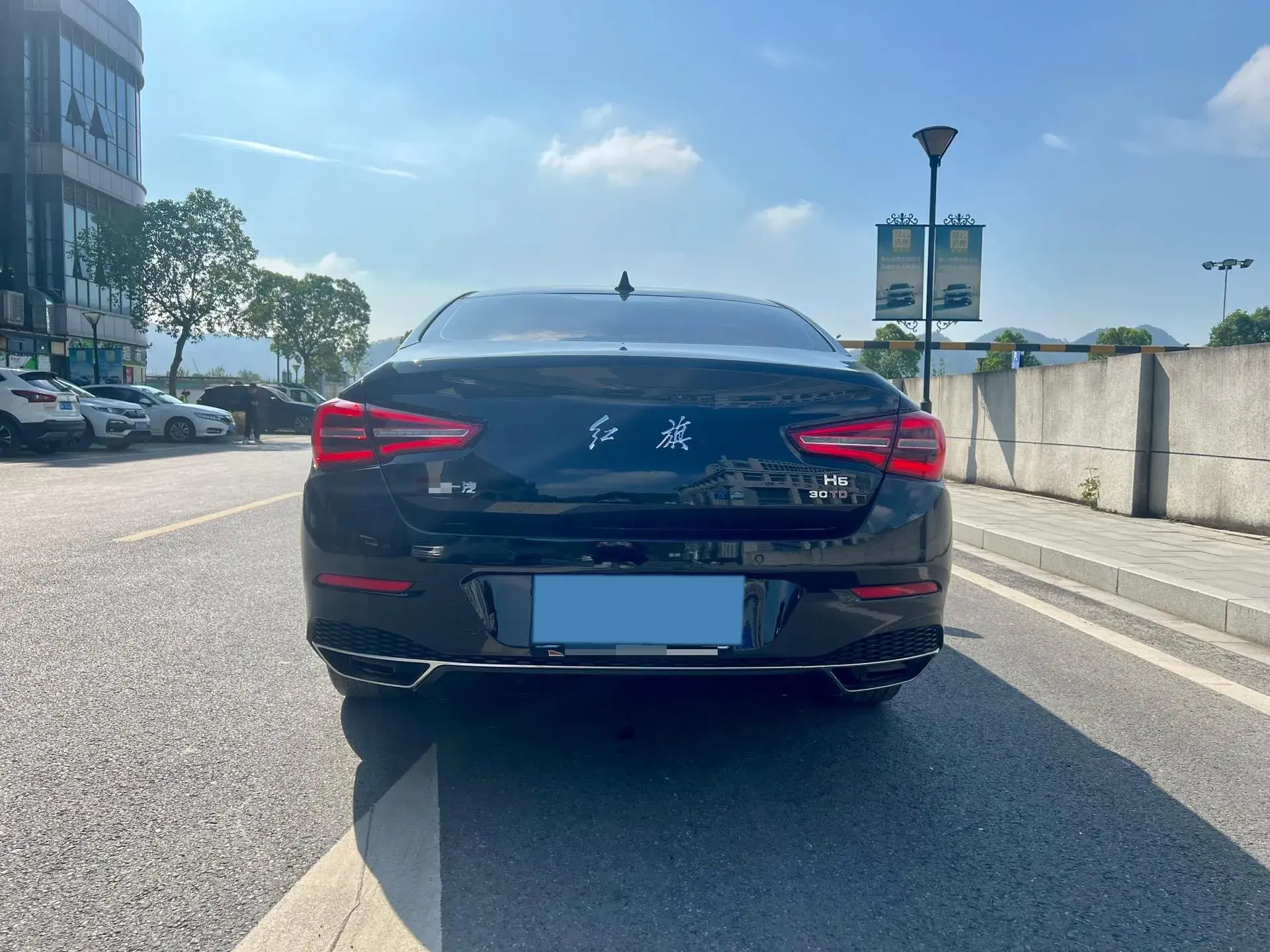 2022 HONGQI H5 thumbnail 4