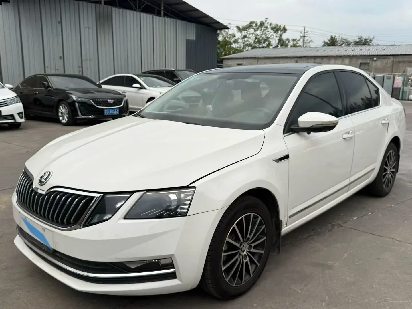 2019 SKODA OCTAVIA view 1