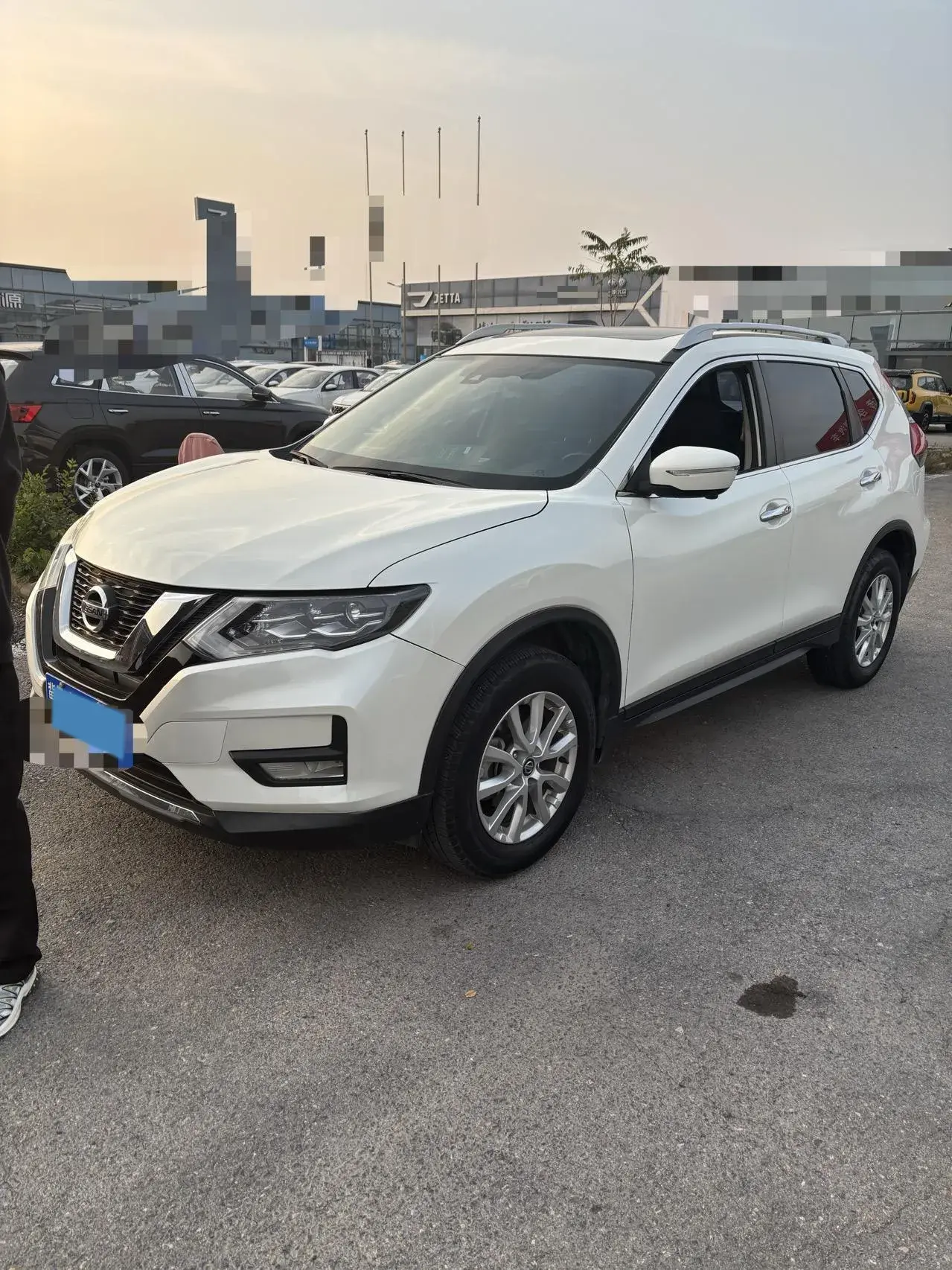 2021 NISSAN X-TRAIL view 1