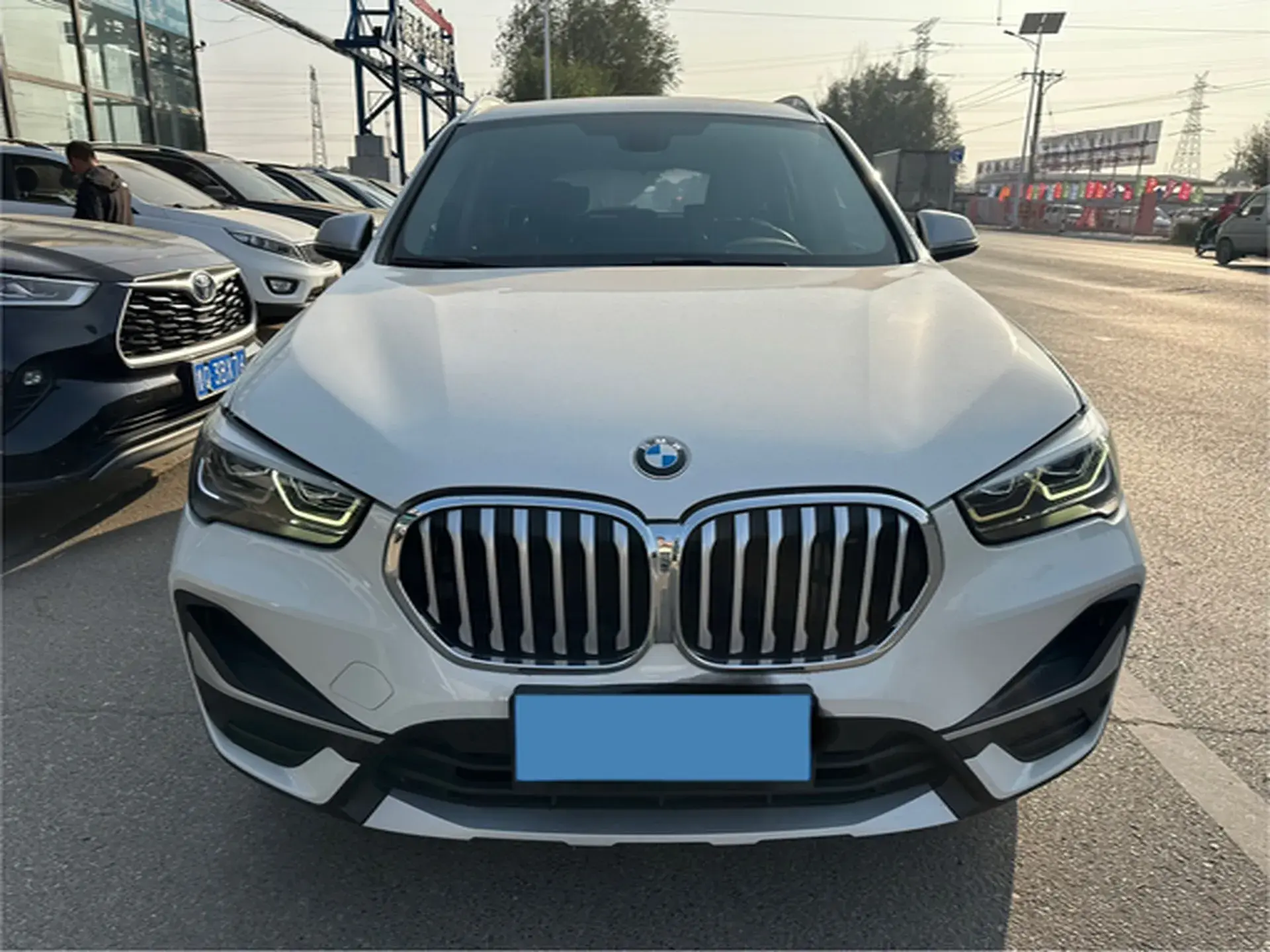 2022 BMW X1 thumbnail 2