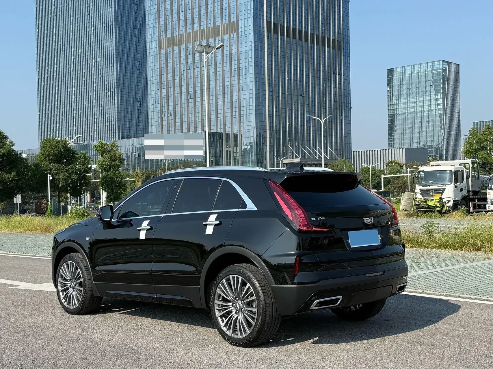 2024 CADILLAC XT4 thumbnail 4