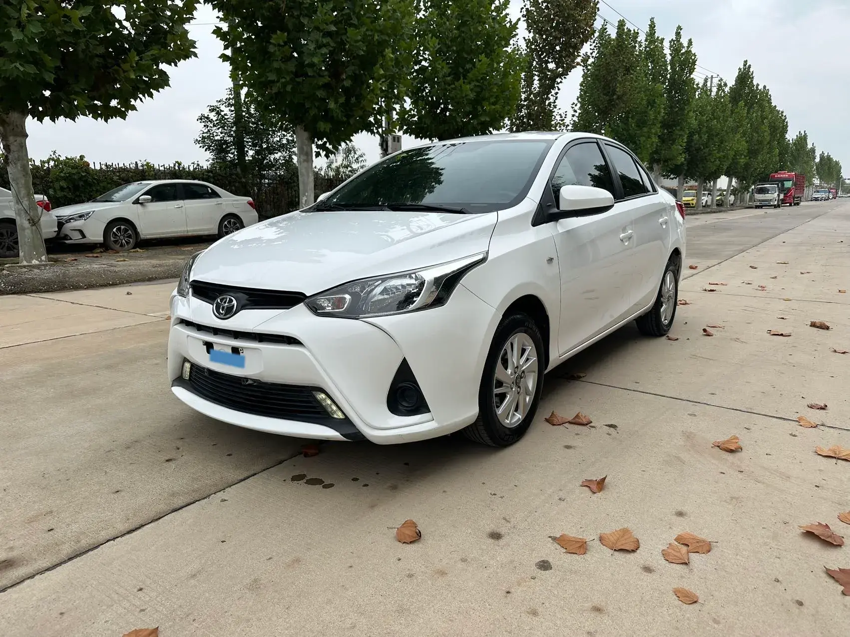 2017 TOYOTA YARIS view 1