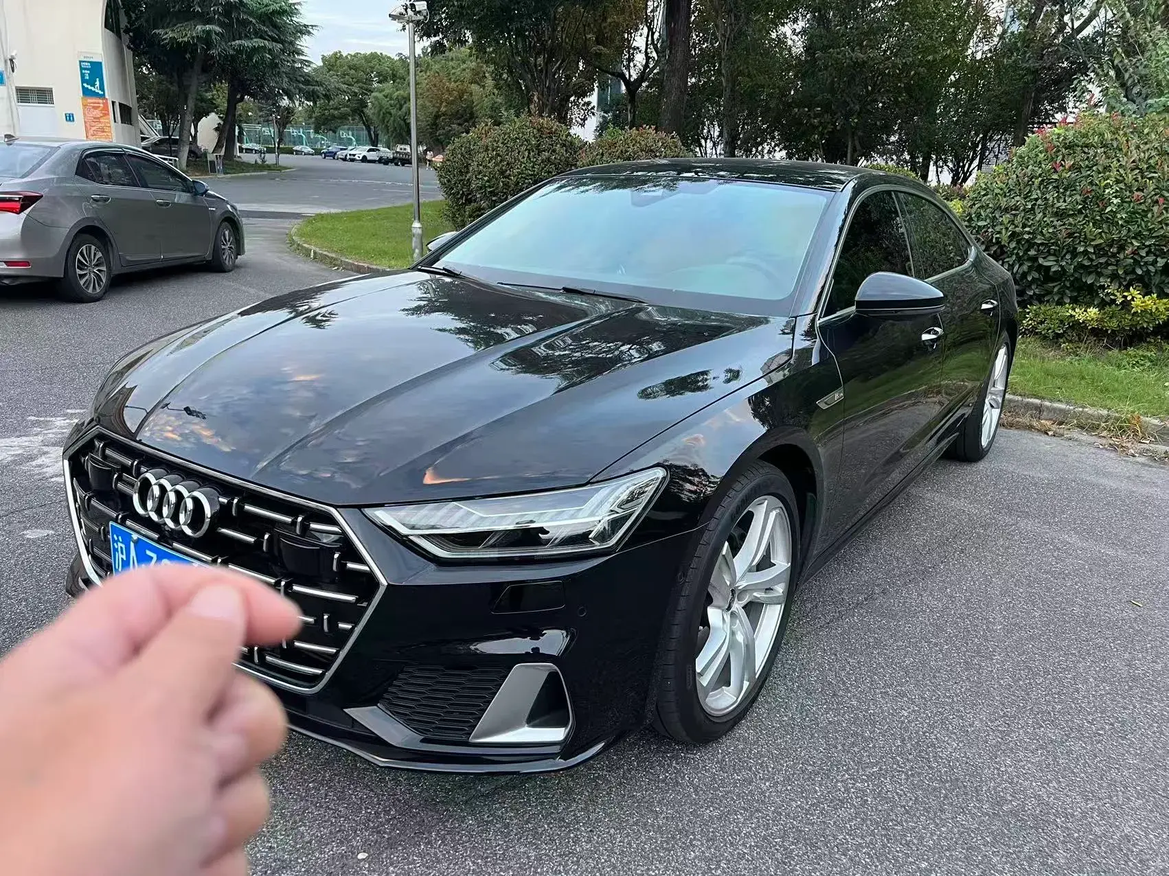 2024 AUDI A7L view 1