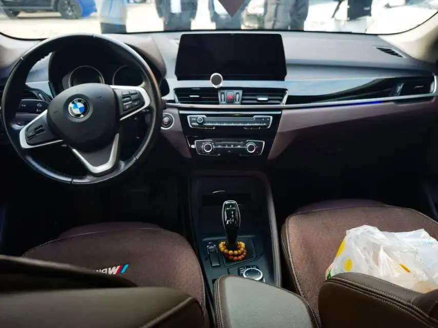 2021 BMW X1 thumbnail 4