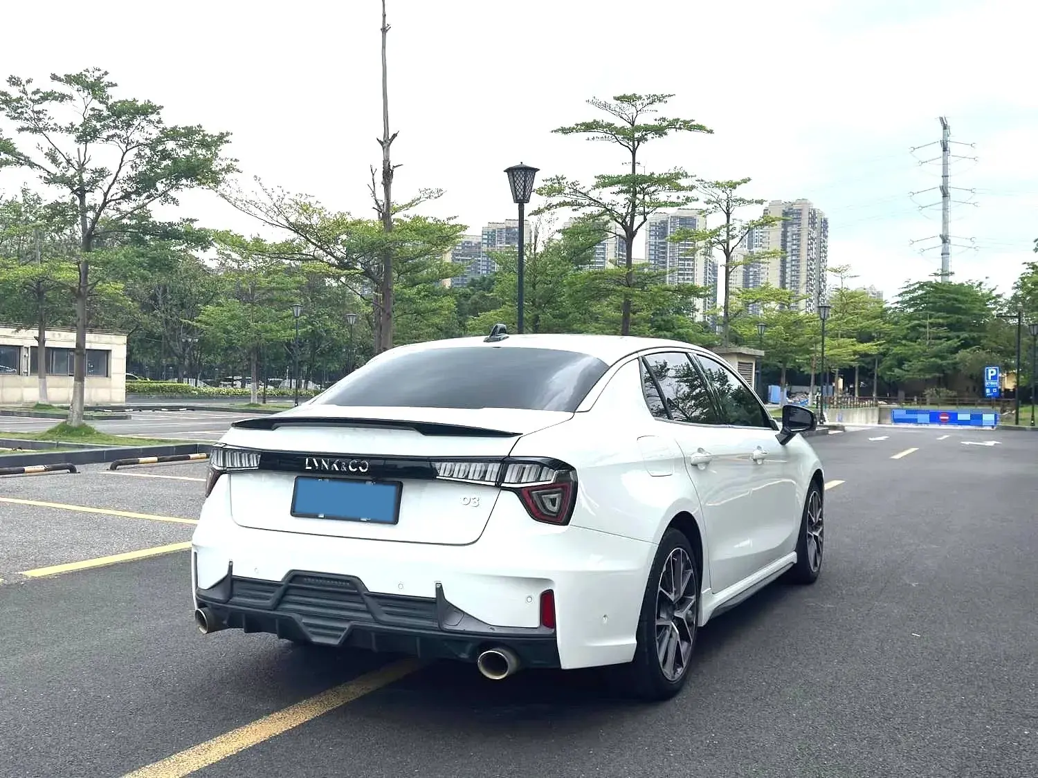 2019 LYNK&CO 03 thumbnail 2