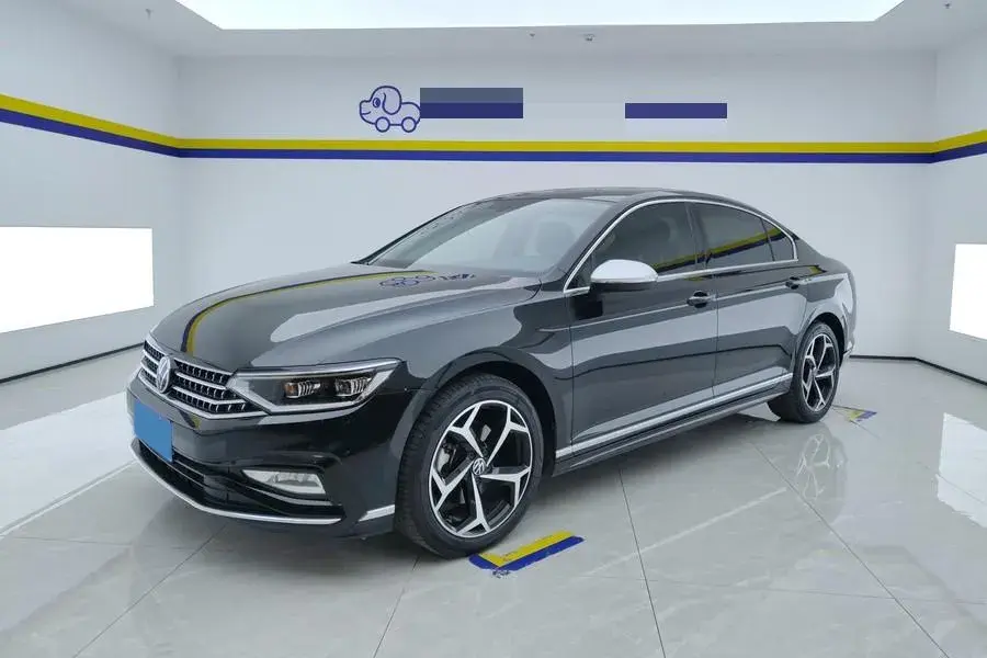 2023 VOLKSWAGEN MAGOTAN view 1