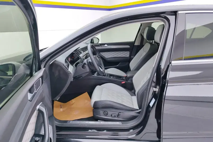 2023 VOLKSWAGEN MAGOTAN thumbnail 4