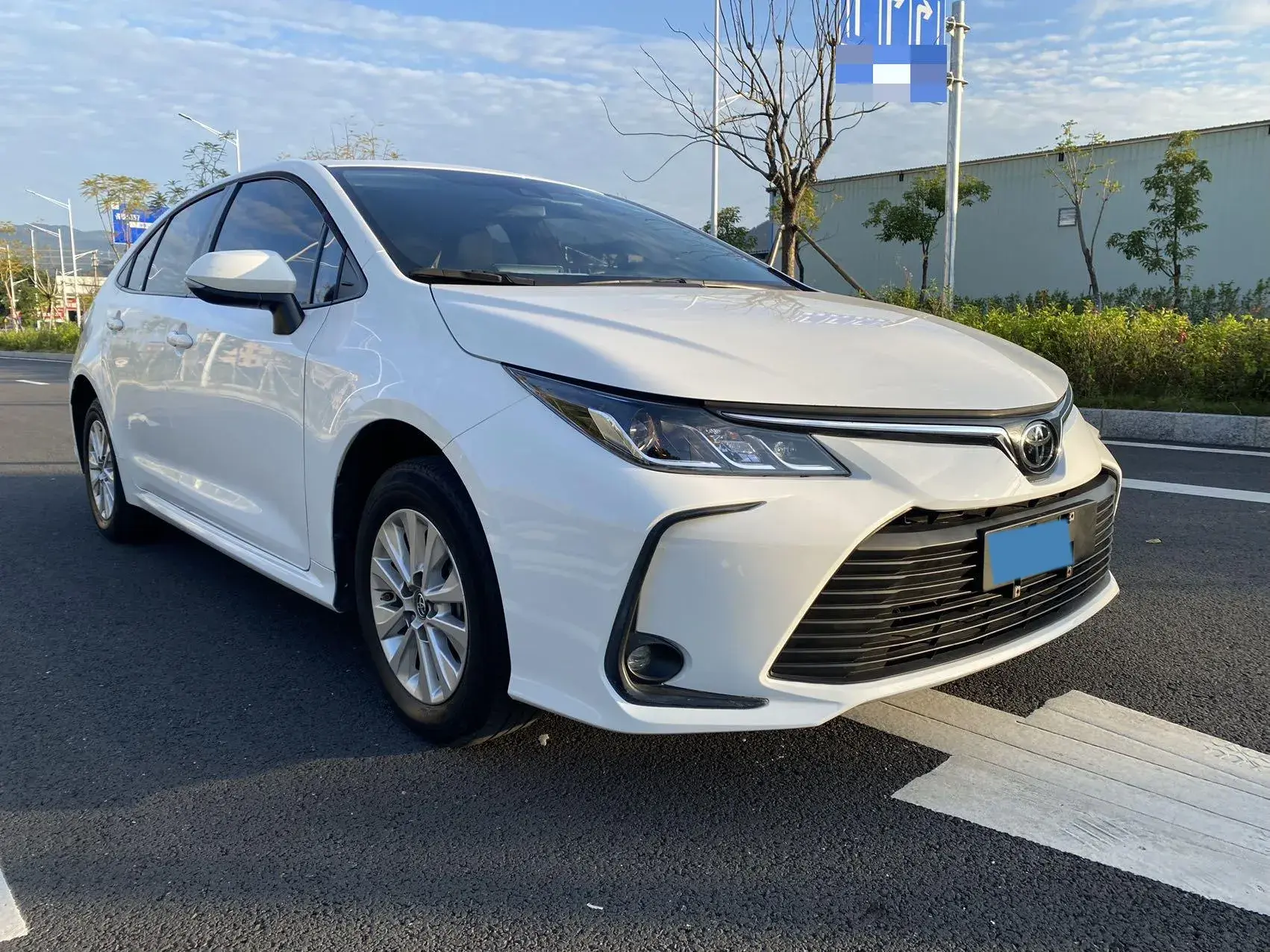 2023 TOYOTA COROLLA thumbnail 2