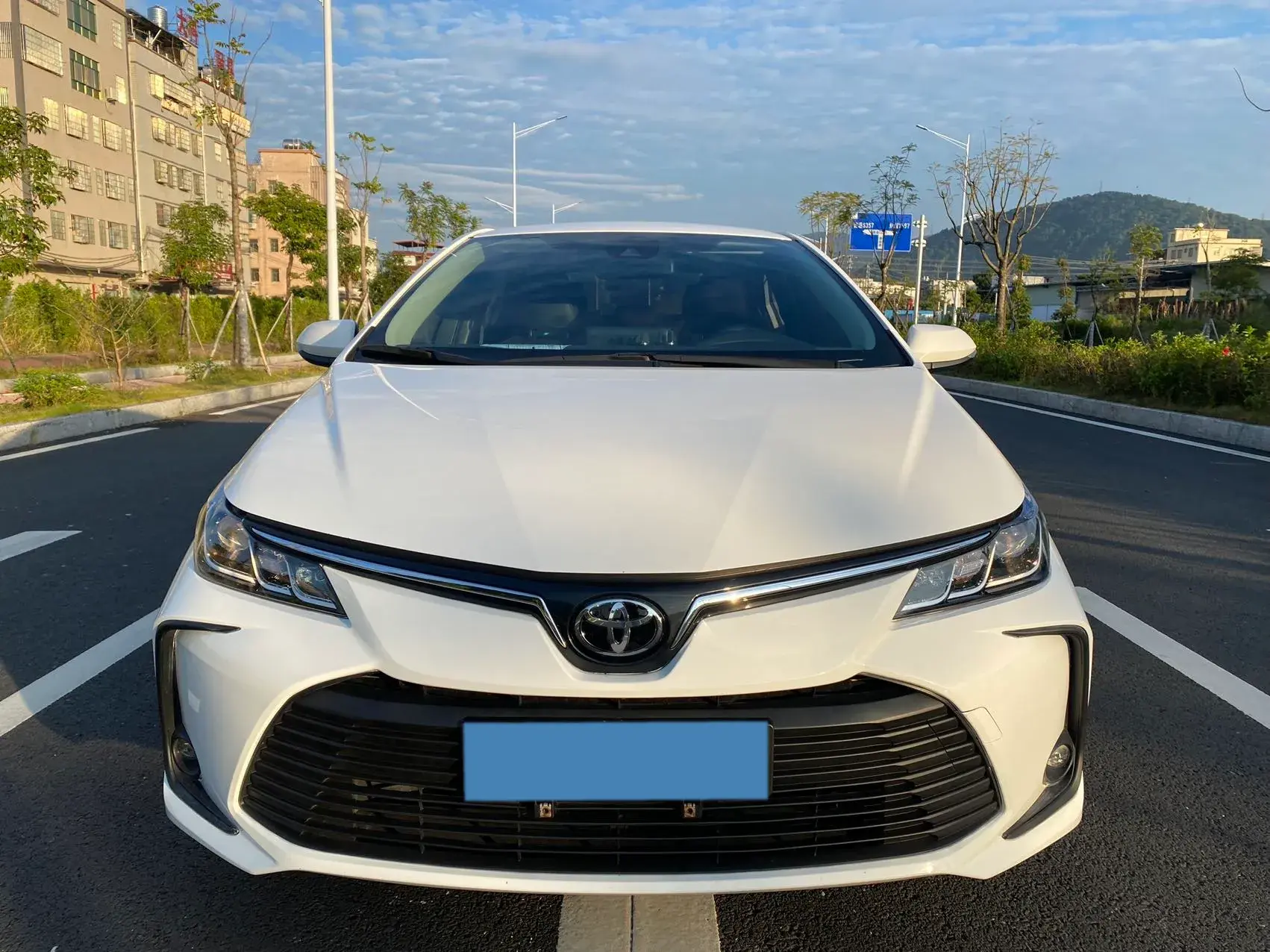 2023 TOYOTA COROLLA thumbnail 3