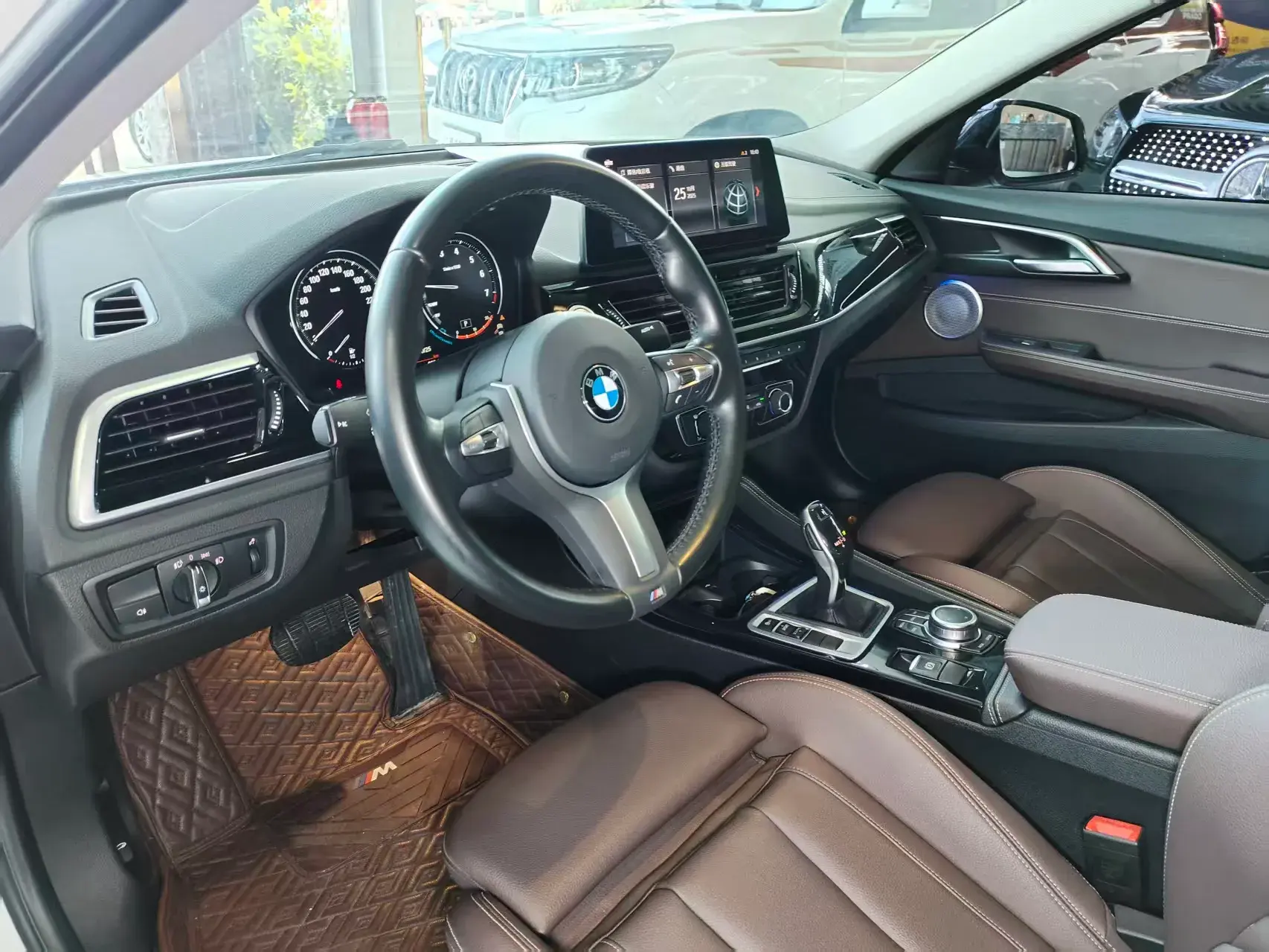 2021 BMW 1 thumbnail 4