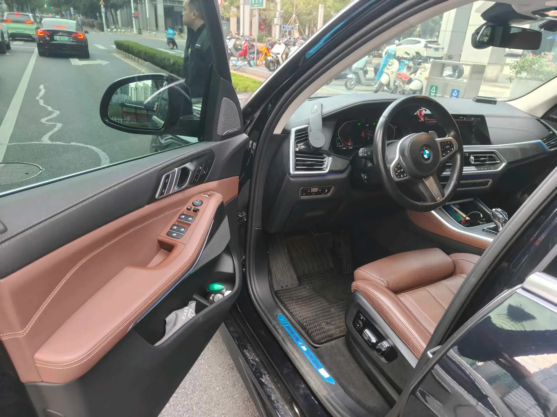 2021 BMW X5 thumbnail 3