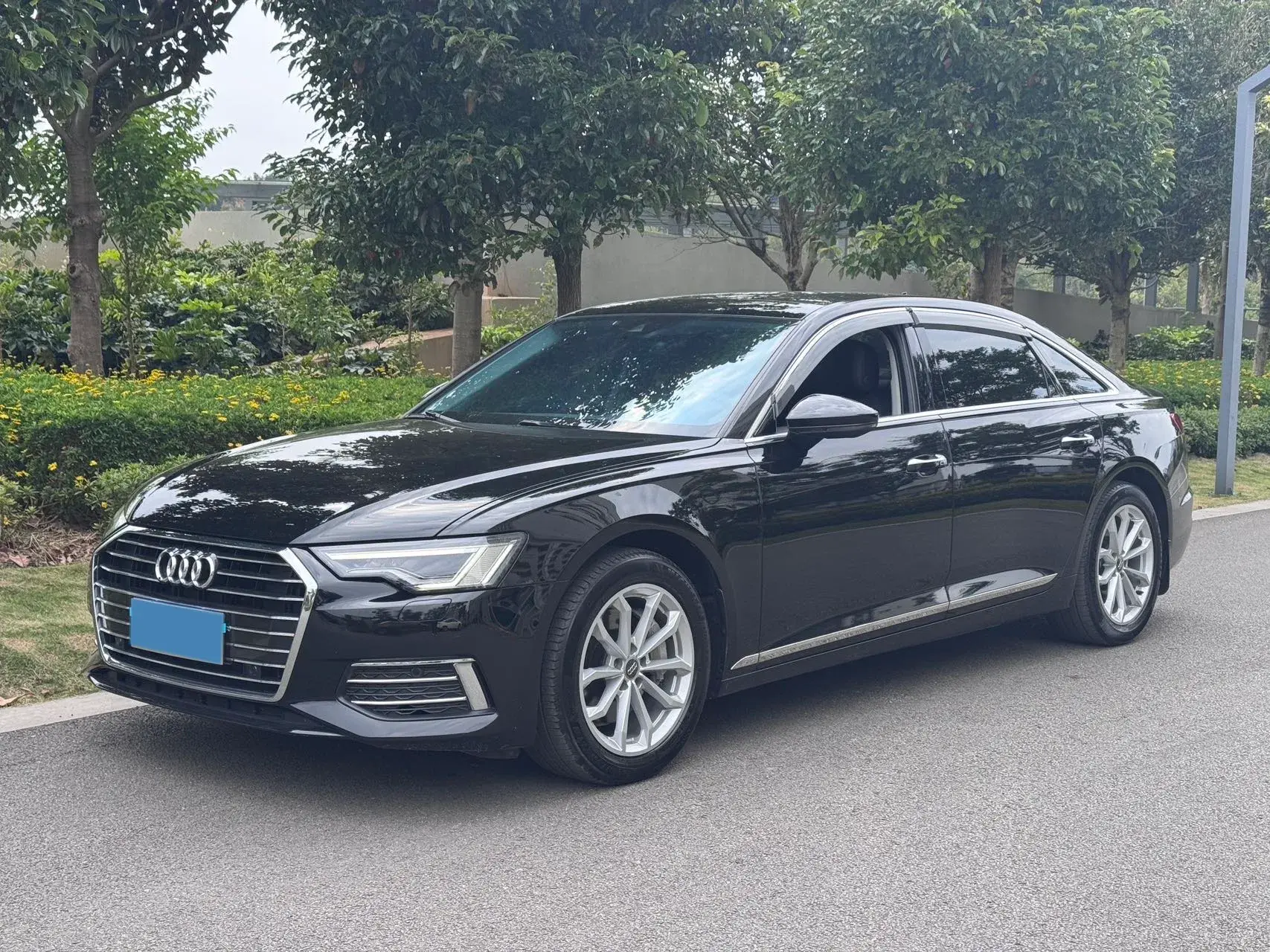2021 AUDI A6L view 1
