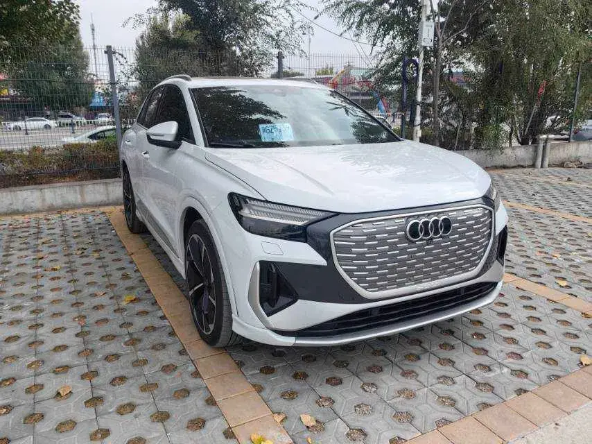 2023 AUDI Q4 thumbnail 2