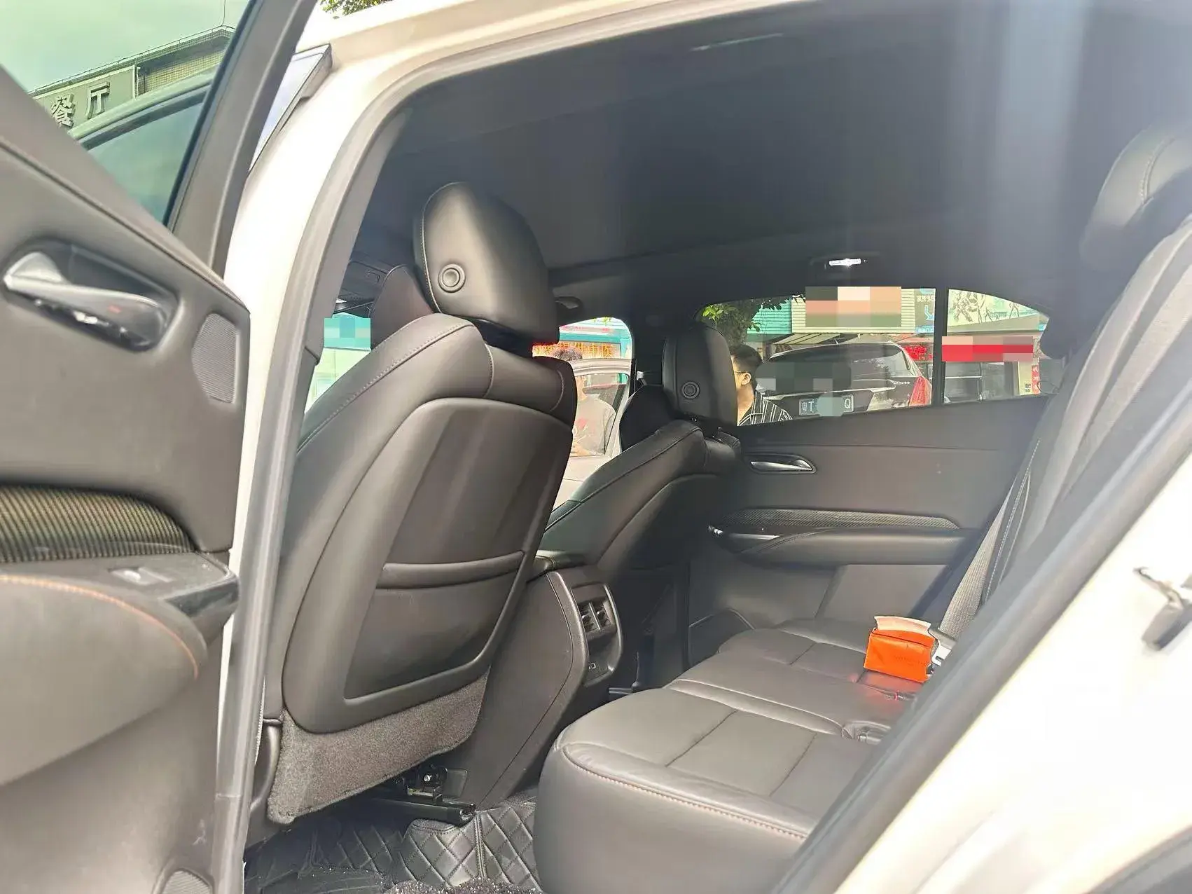 2022 CADILLAC XT4 thumbnail 4