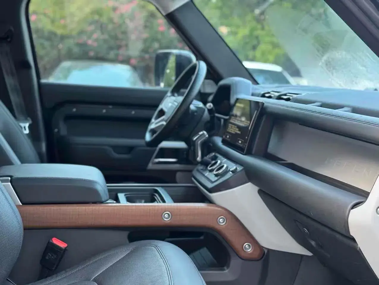 2023 LAND ROVER thumbnail 4