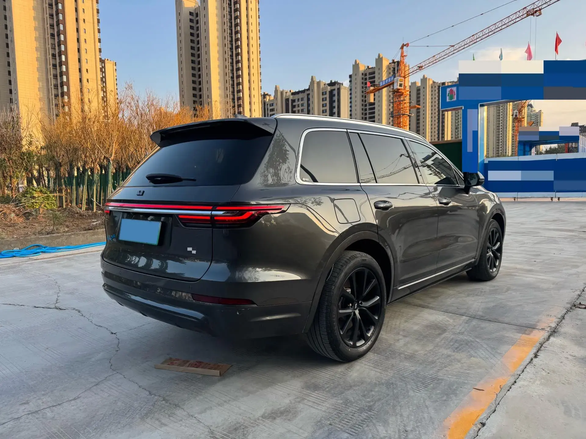 2020 LI ONE thumbnail 2